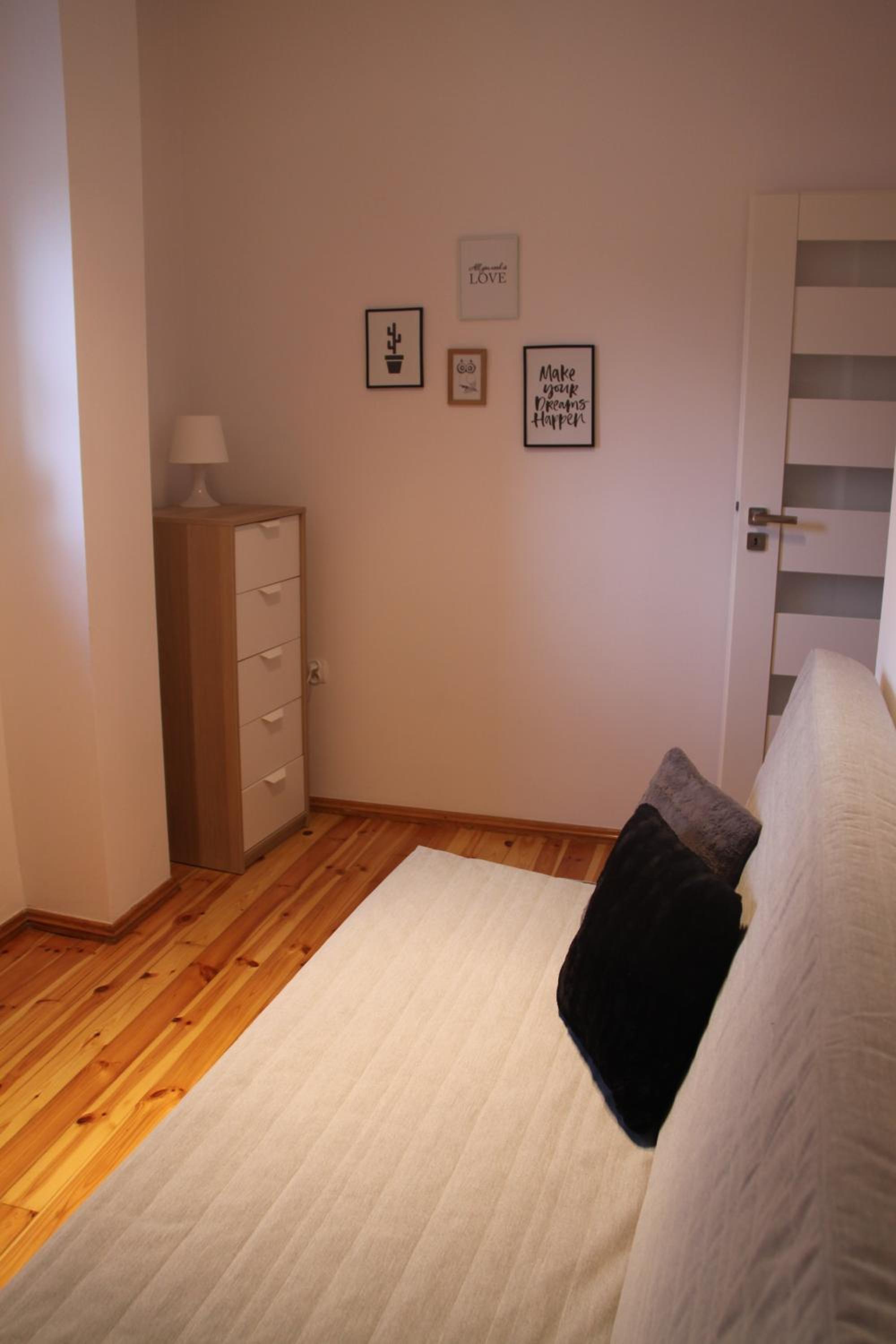 Two-Bedroom Apartment - Photo 7