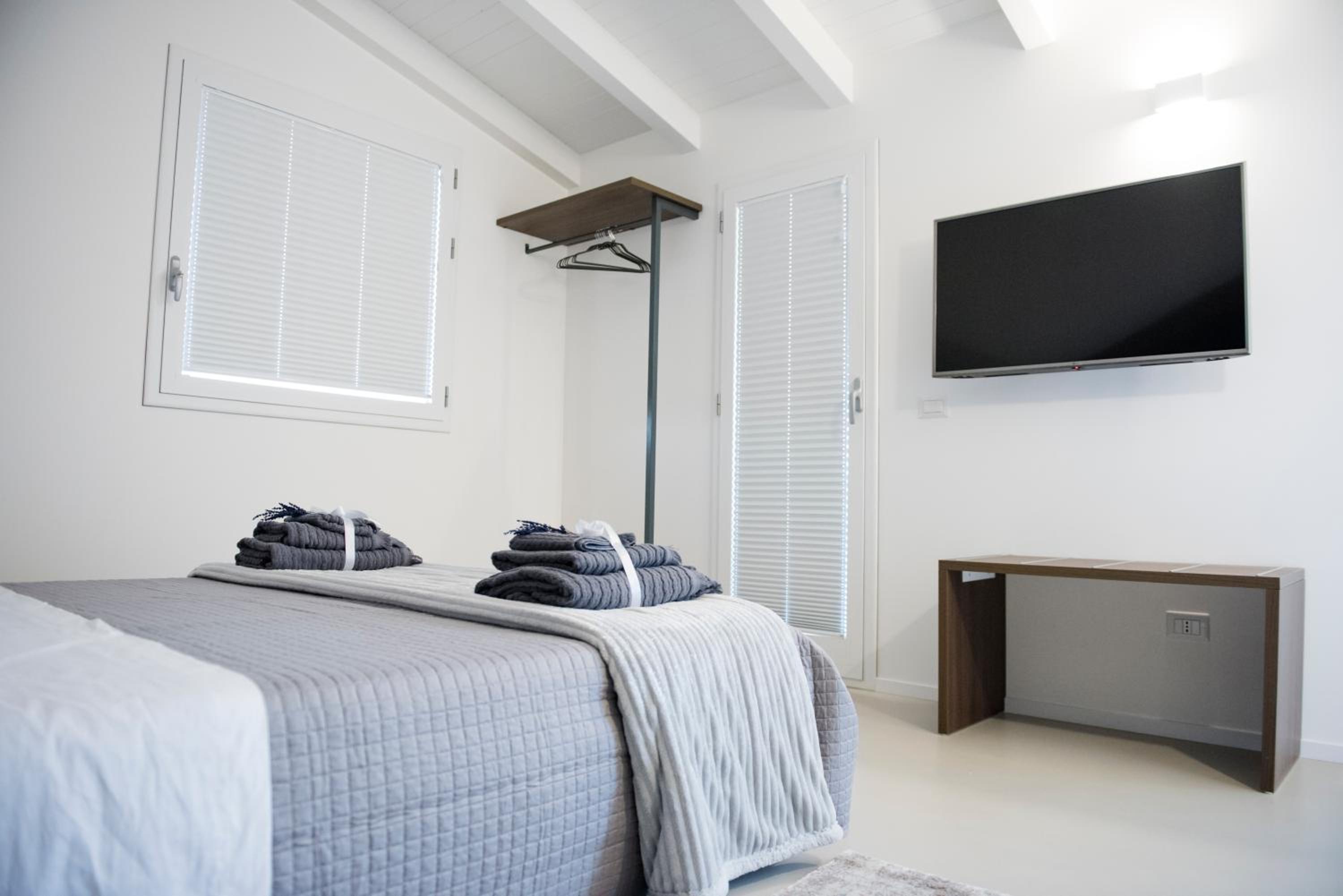 Apartment with Terrace - Photo 30