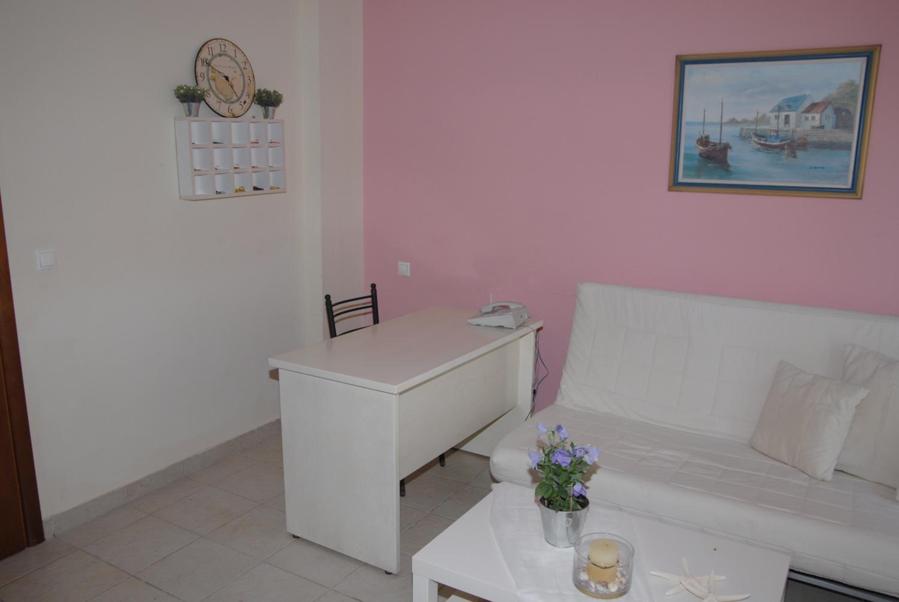 Studio (3 Adults) photo 3