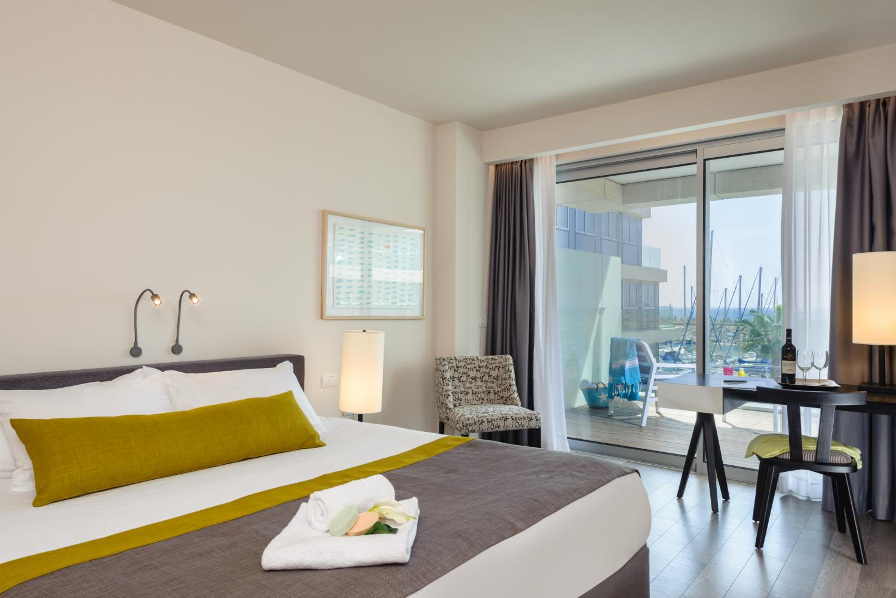 Executive Double Room with Pool View and Balcony