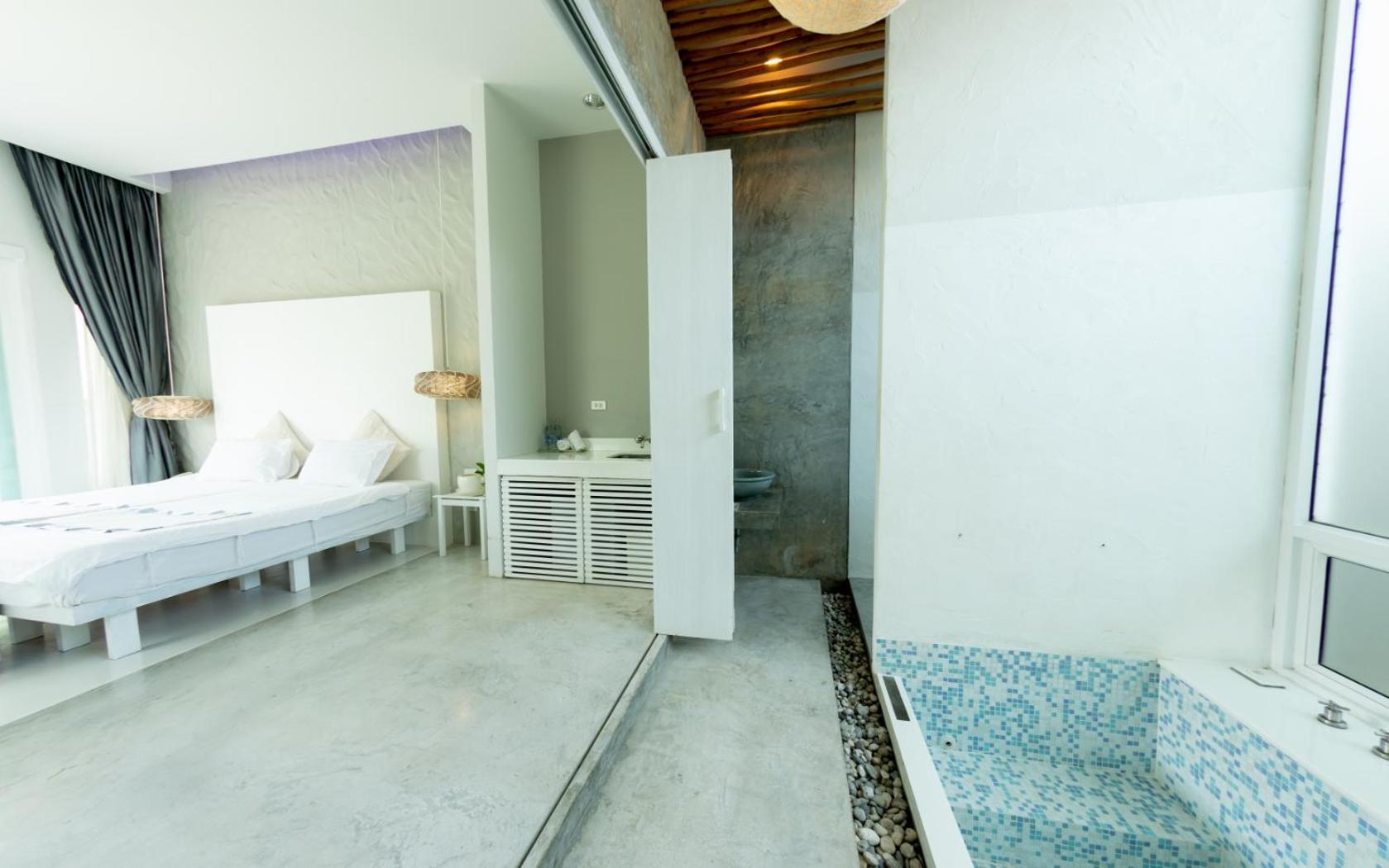 Deluxe Double Room - Photo 9