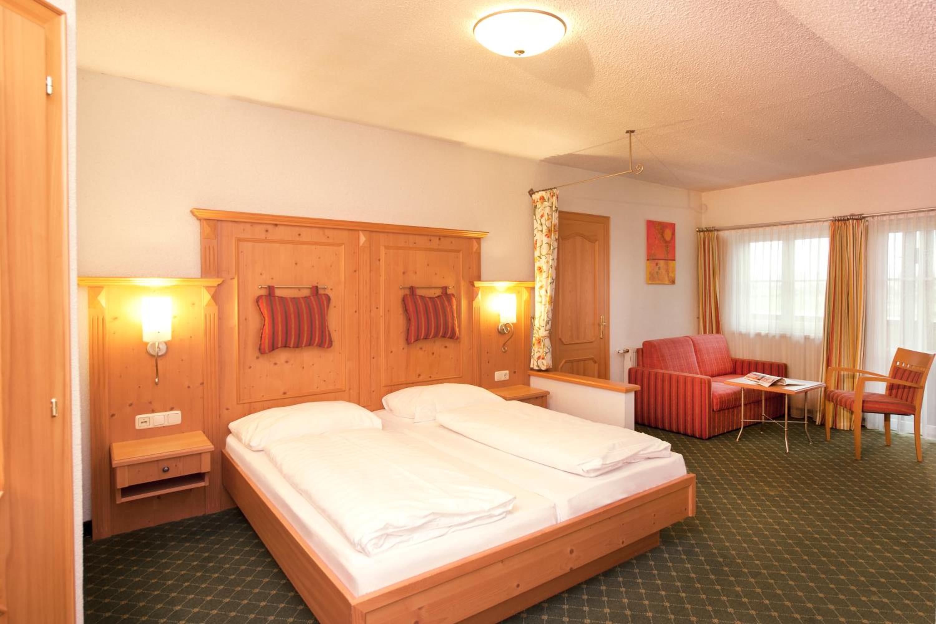 Family Suite with Balcony (2 Adults + 2 Children) photo 3