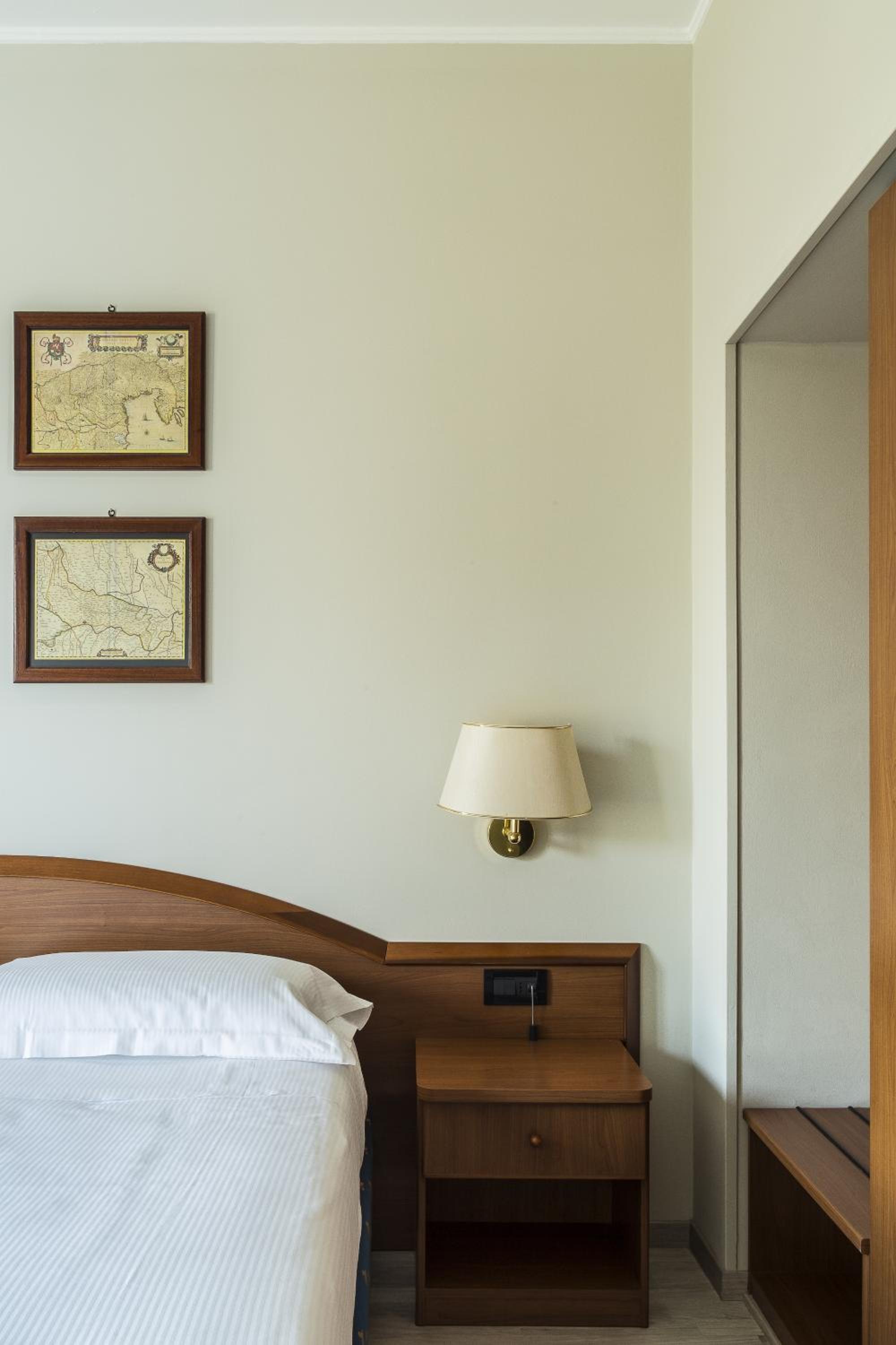 Standard Double or Twin Room photo 1