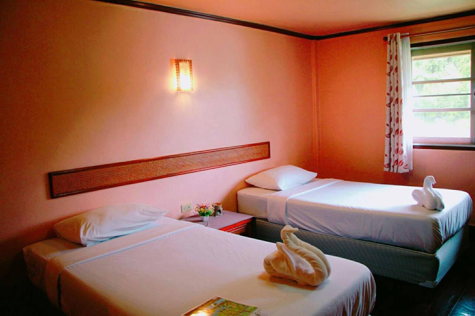 Standard Twin Room with Garden View photo 3