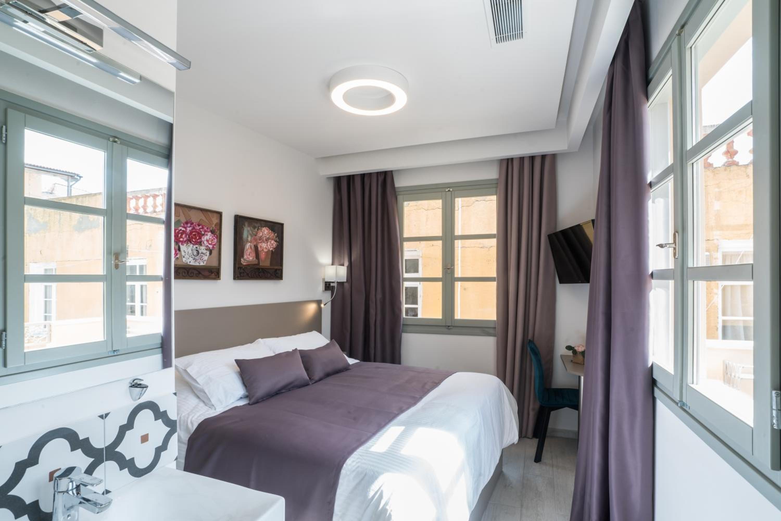 Standard Double Room - Photo 1