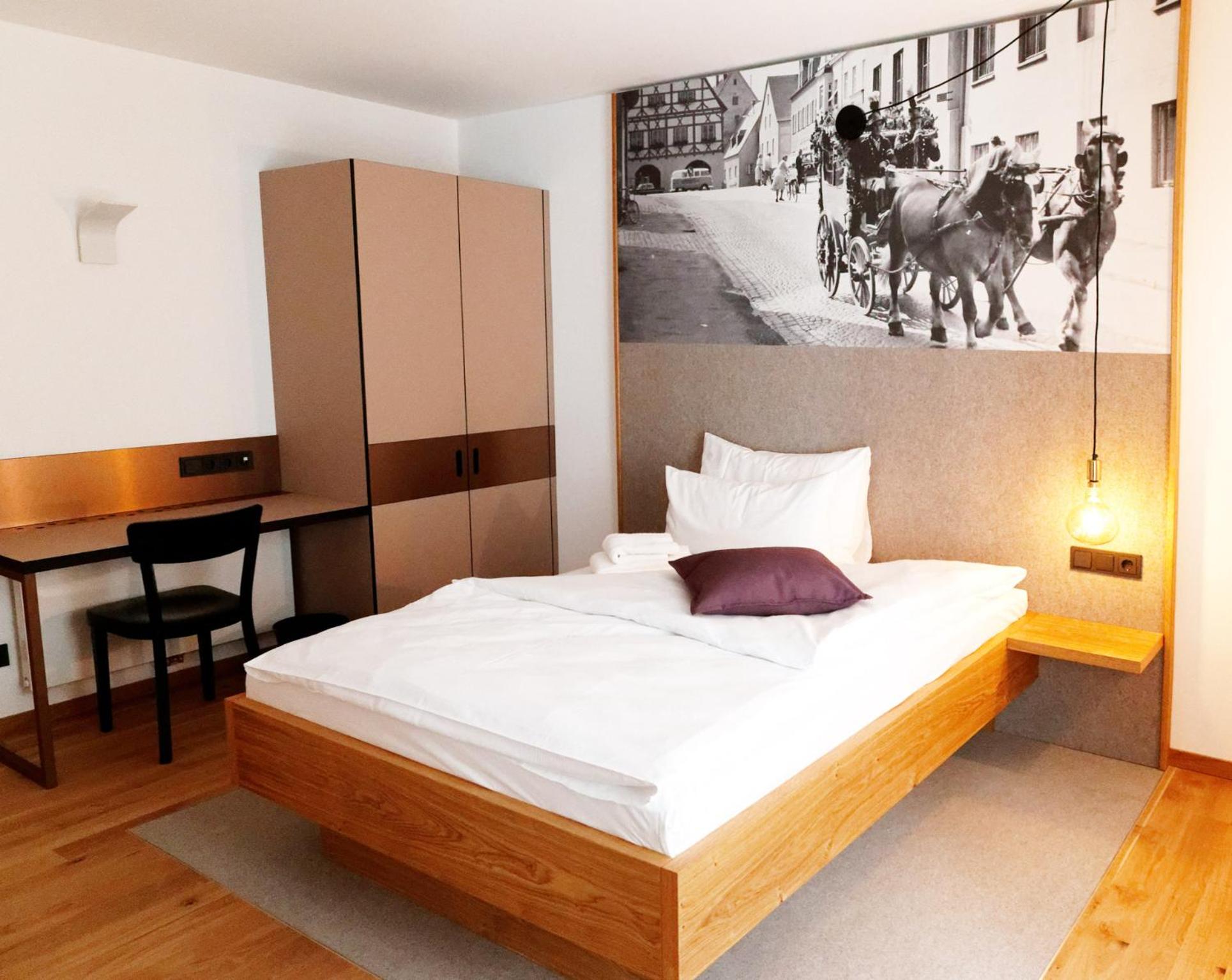Double Room with French Bed (4.6 ft wide)