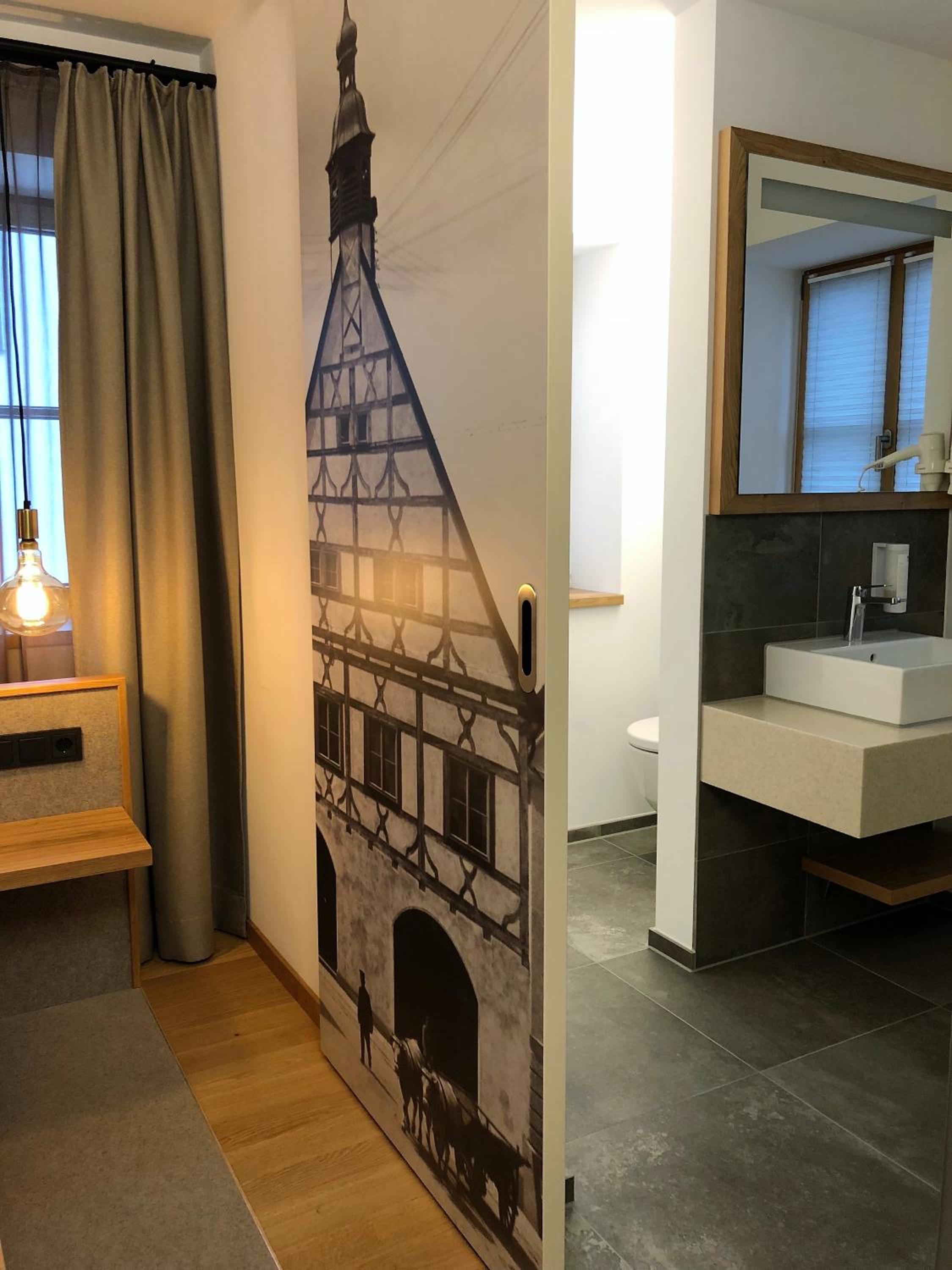 Premium Double Room - Photo 9
