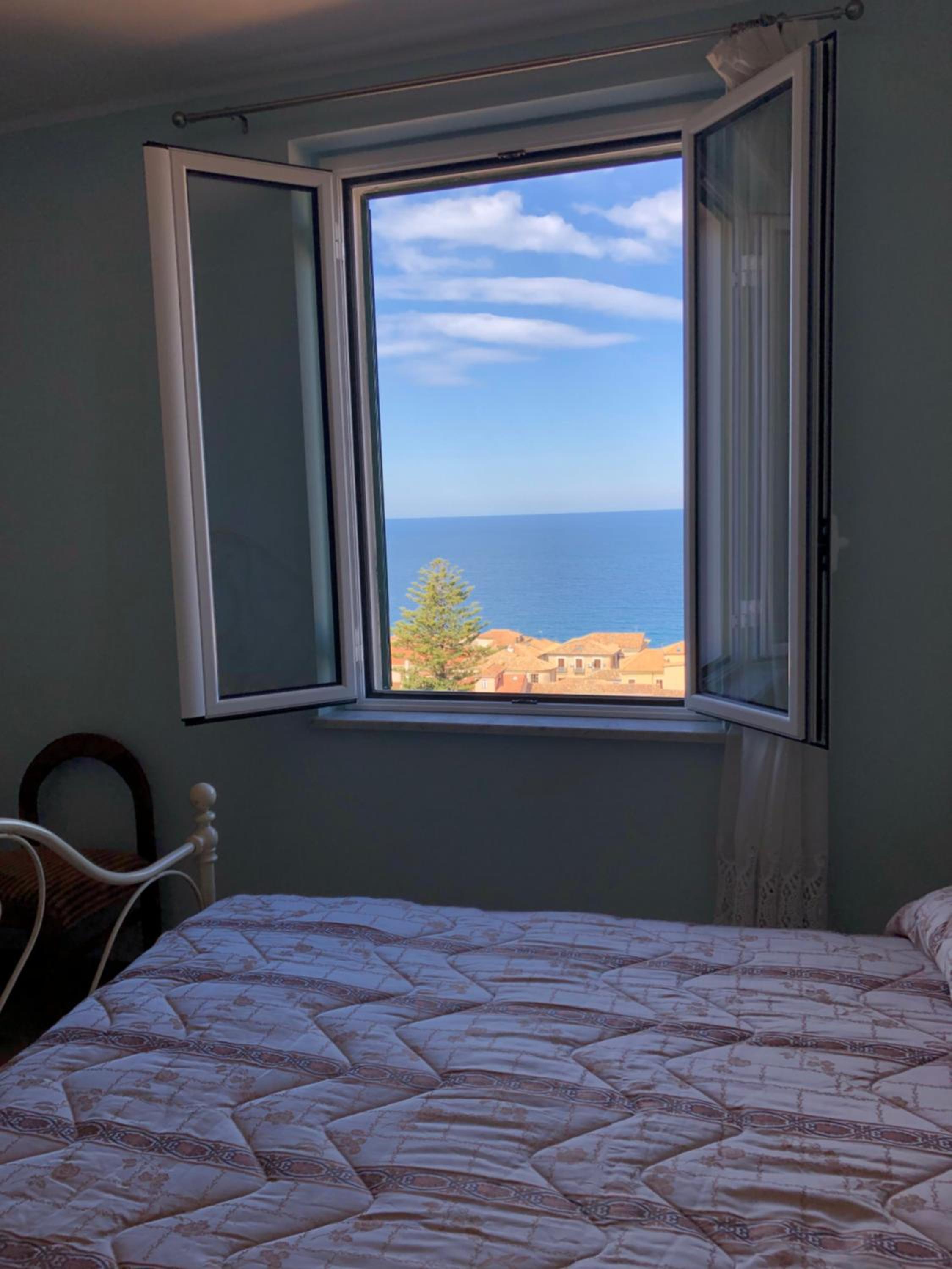 Apartment with Sea View - Photo 2