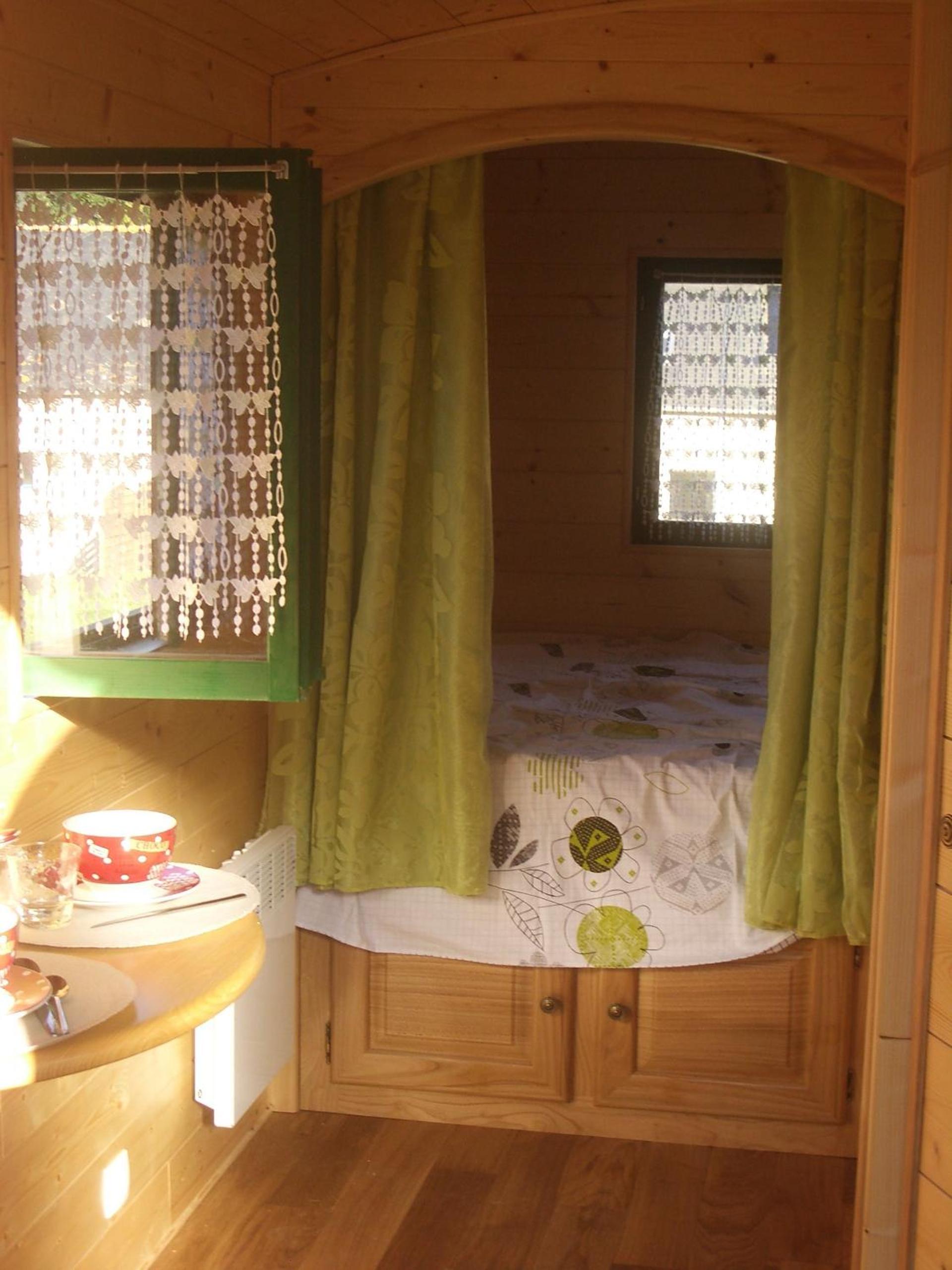 Wooden Caravan (2 Adults) photo 1