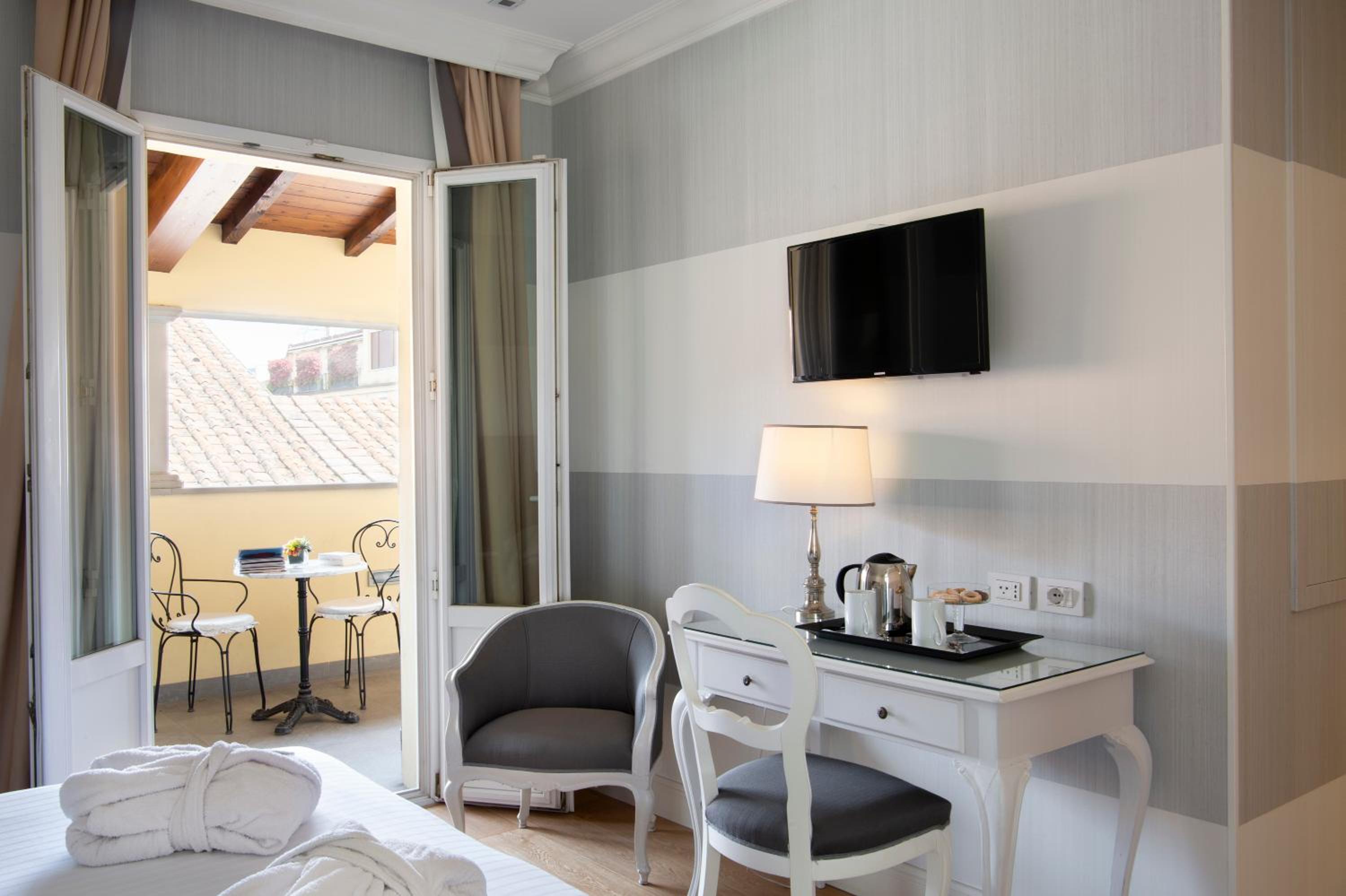Double or Twin Room with Terrace photo 2