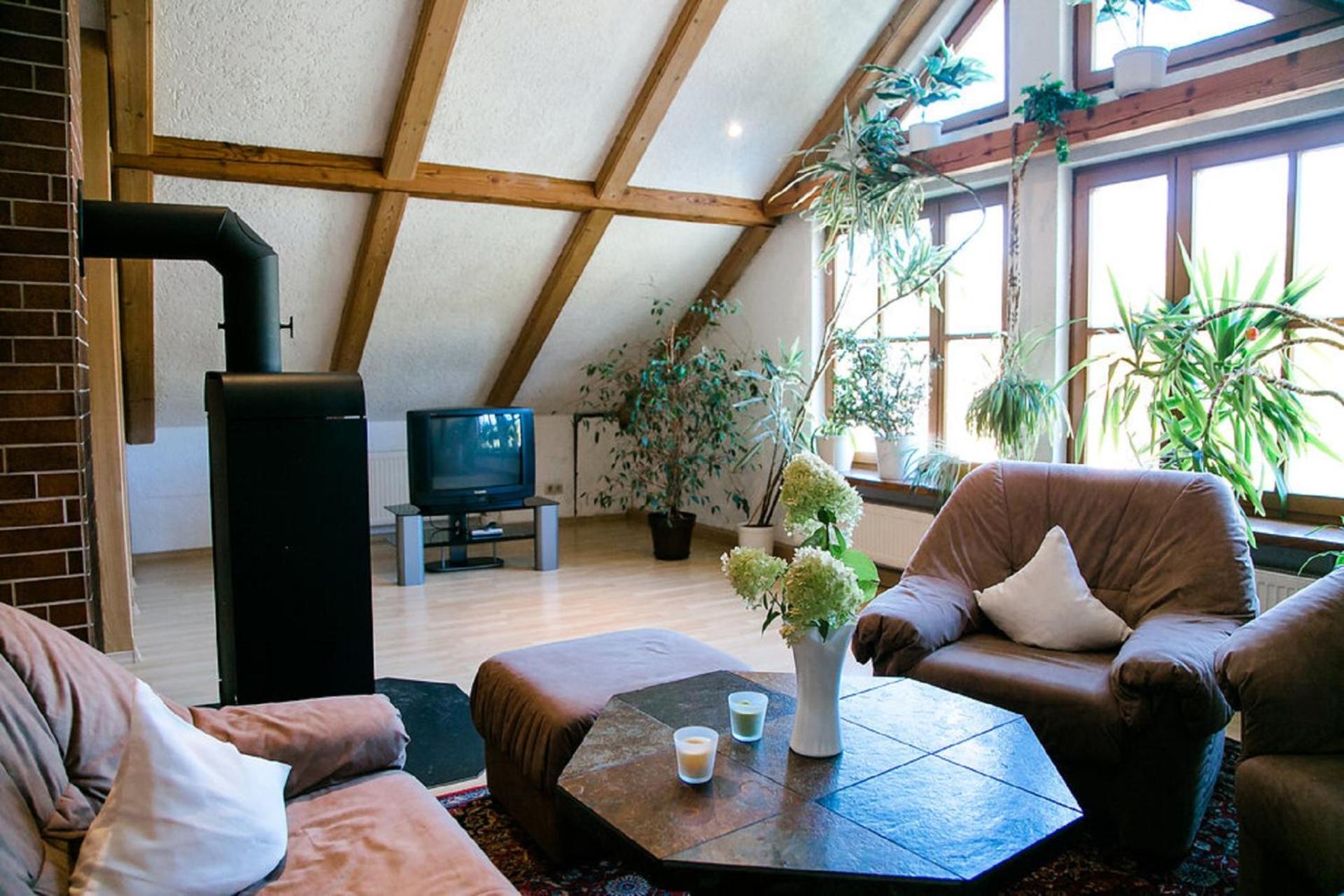 Seven-Bedroom House photo 1