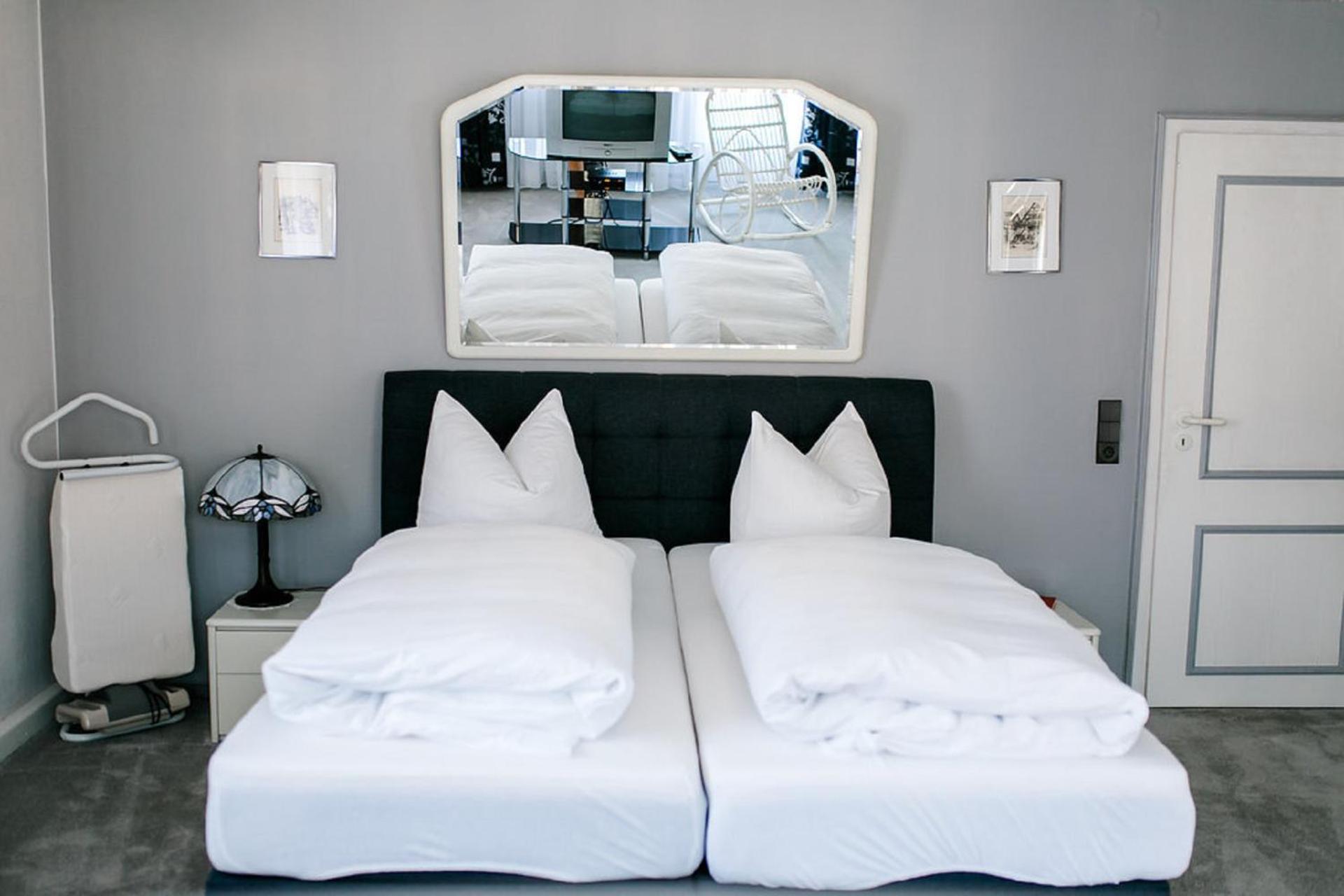 Seven-Bedroom House photo 2