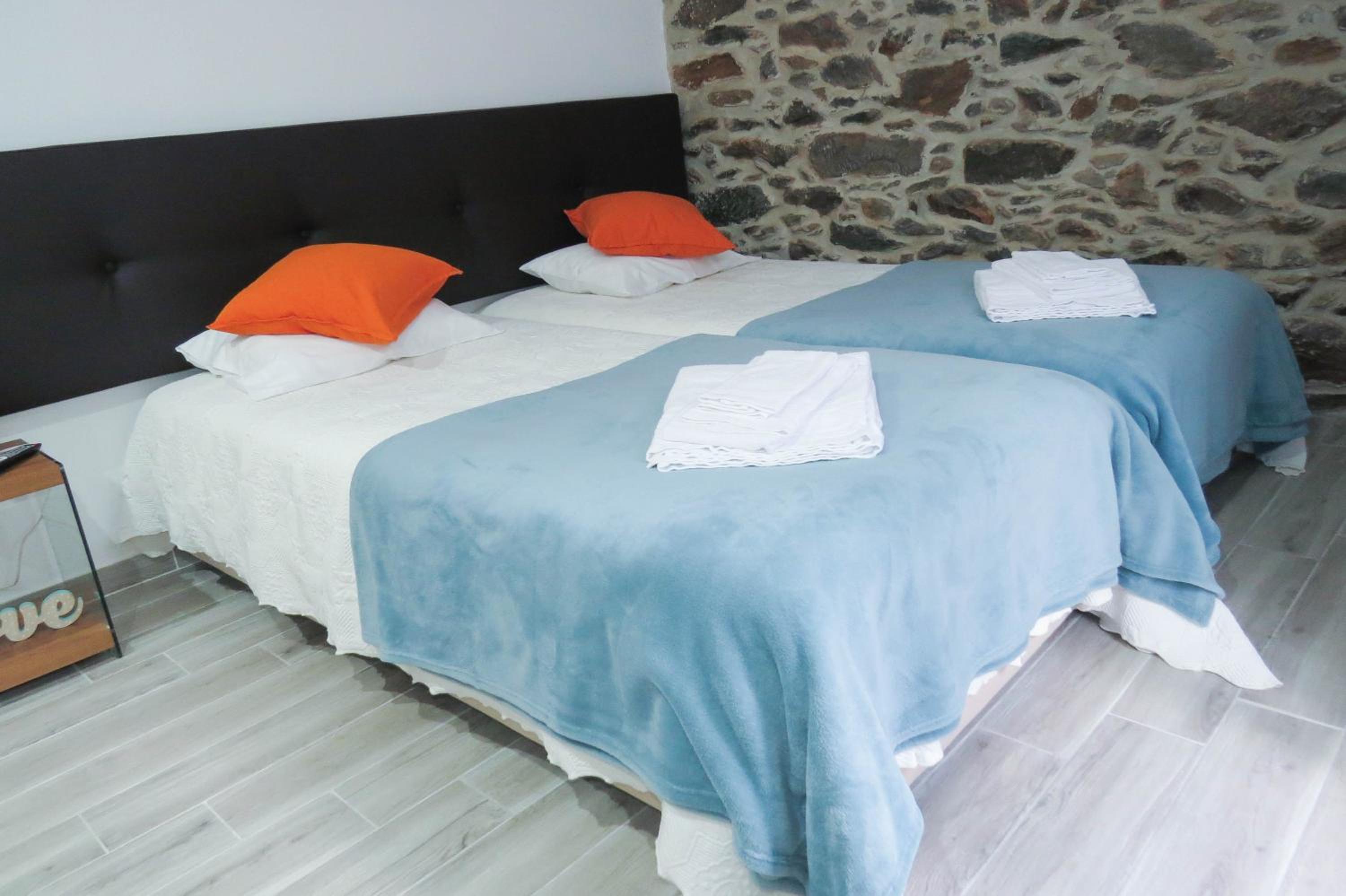 Two-Bedroom House - Photo 12