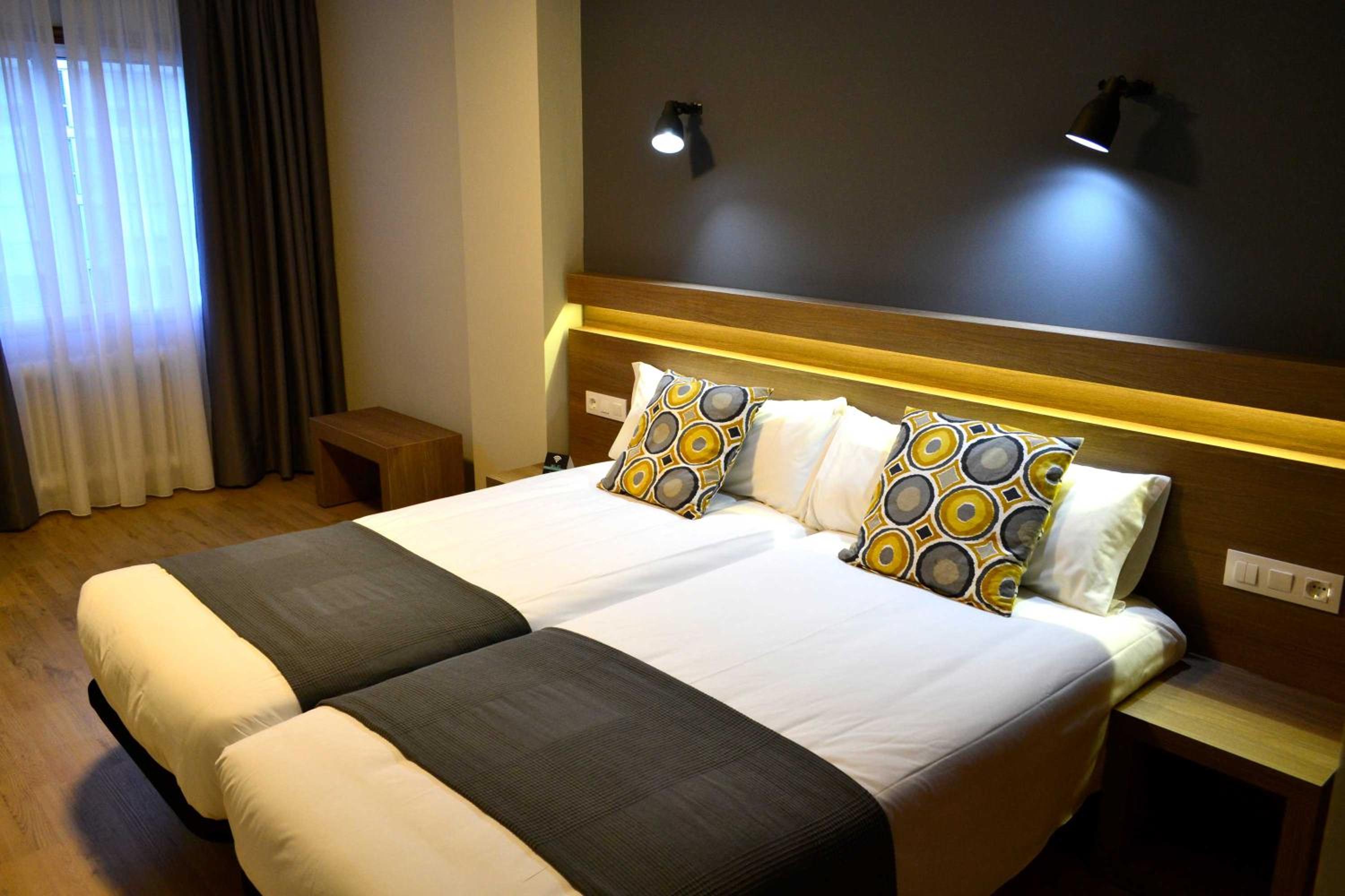 Standard Double or Twin Room - Photo 3