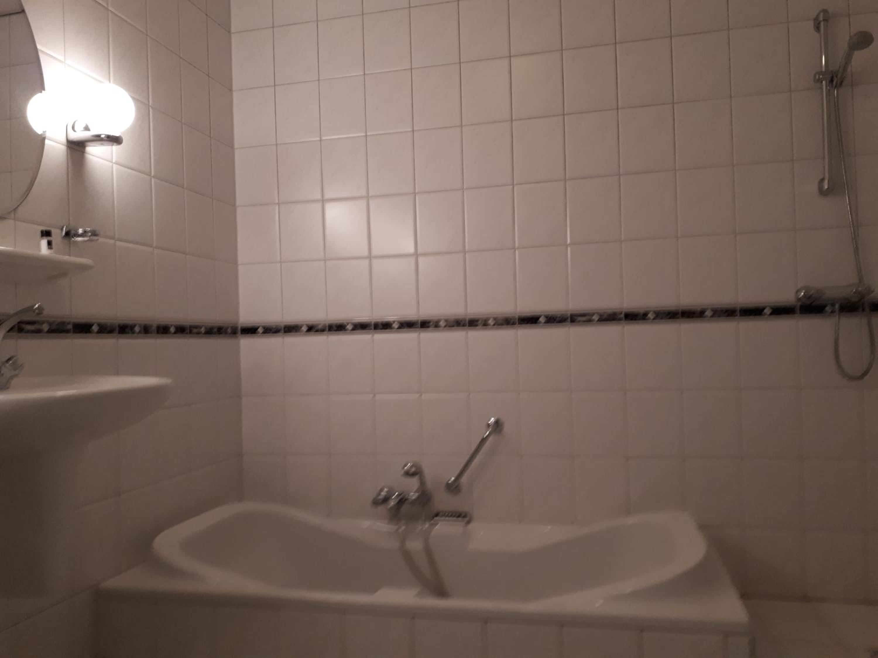 Twin Room with Bath photo 3