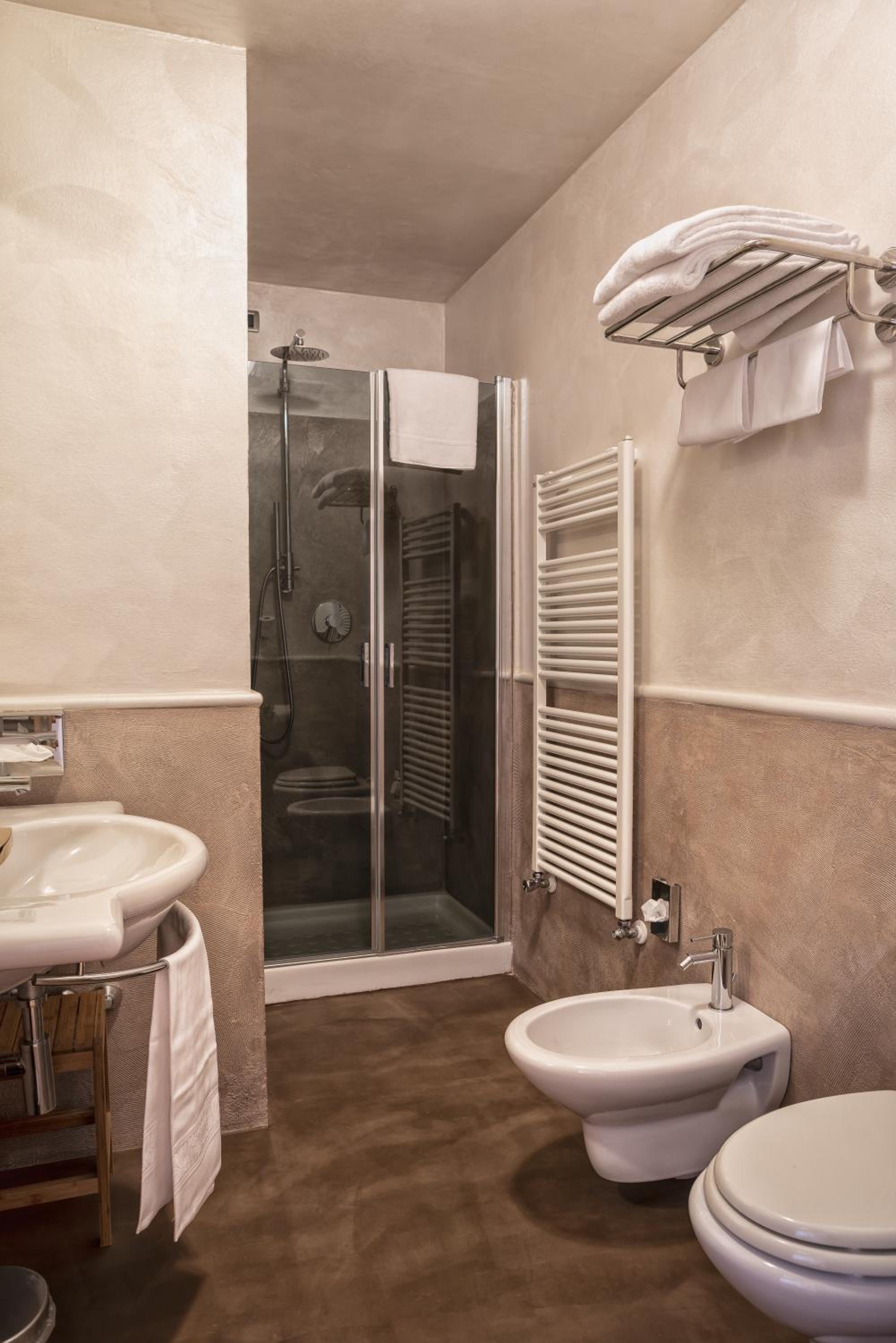 Deluxe Double or Twin Room with City View photo 2