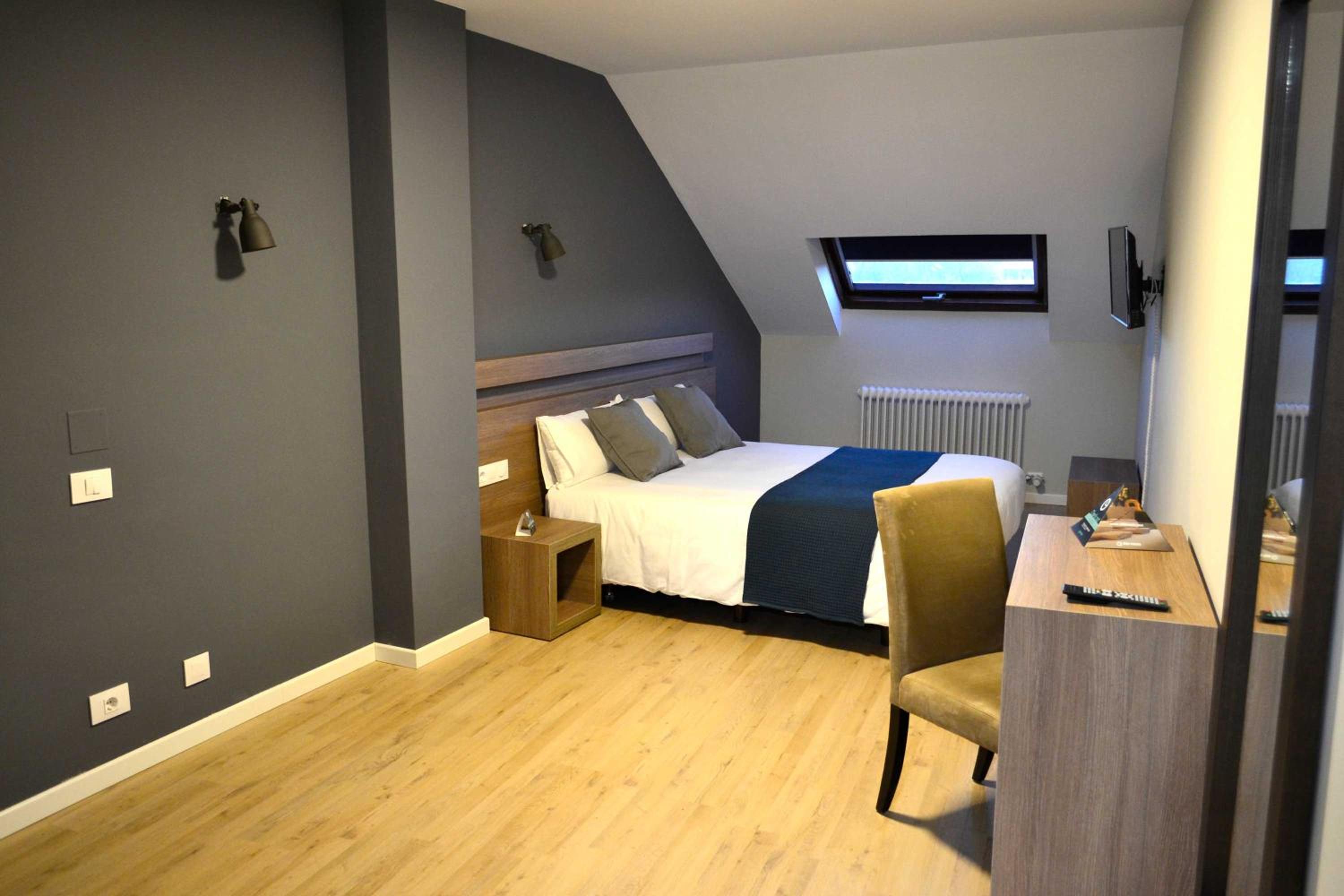 Standard Double or Twin Room - Photo 2