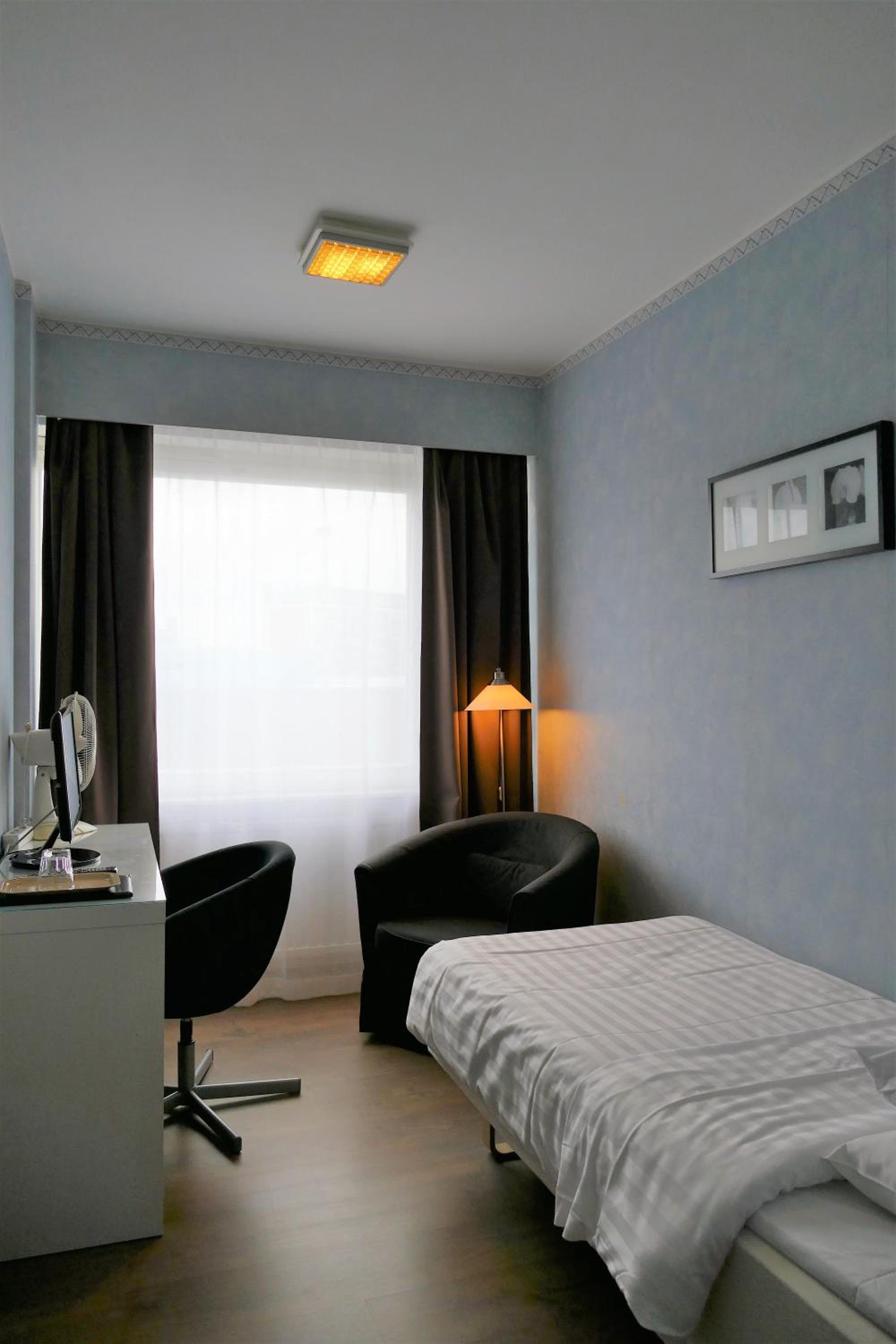 Single Room with Shared Bathroom photo 3