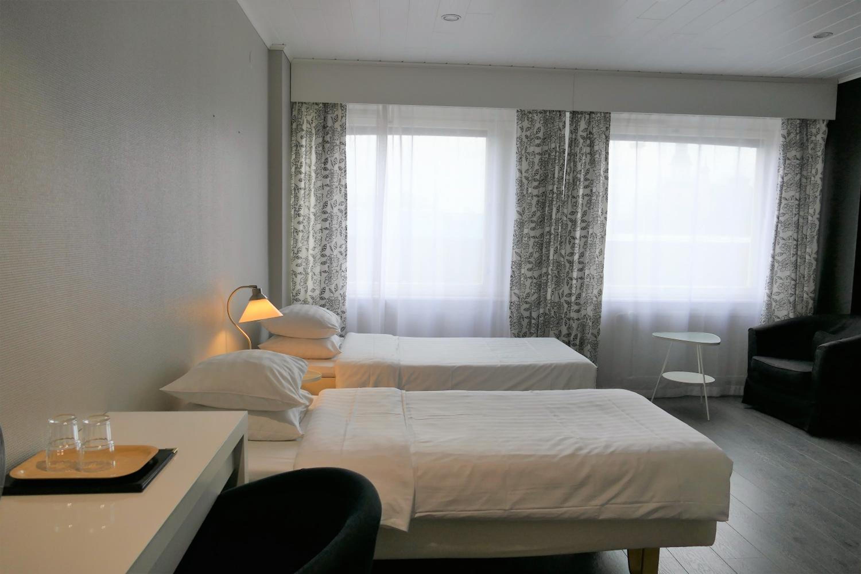 Twin Room with Private Bathroom - Photo 5