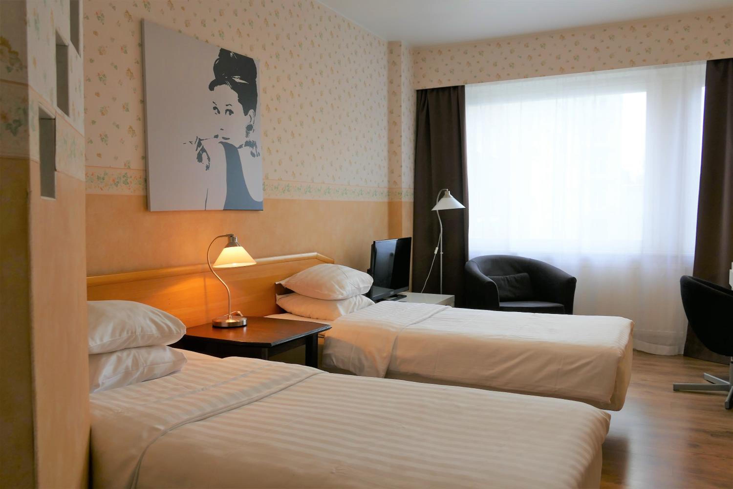 Twin Room with Private Bathroom - Photo 1