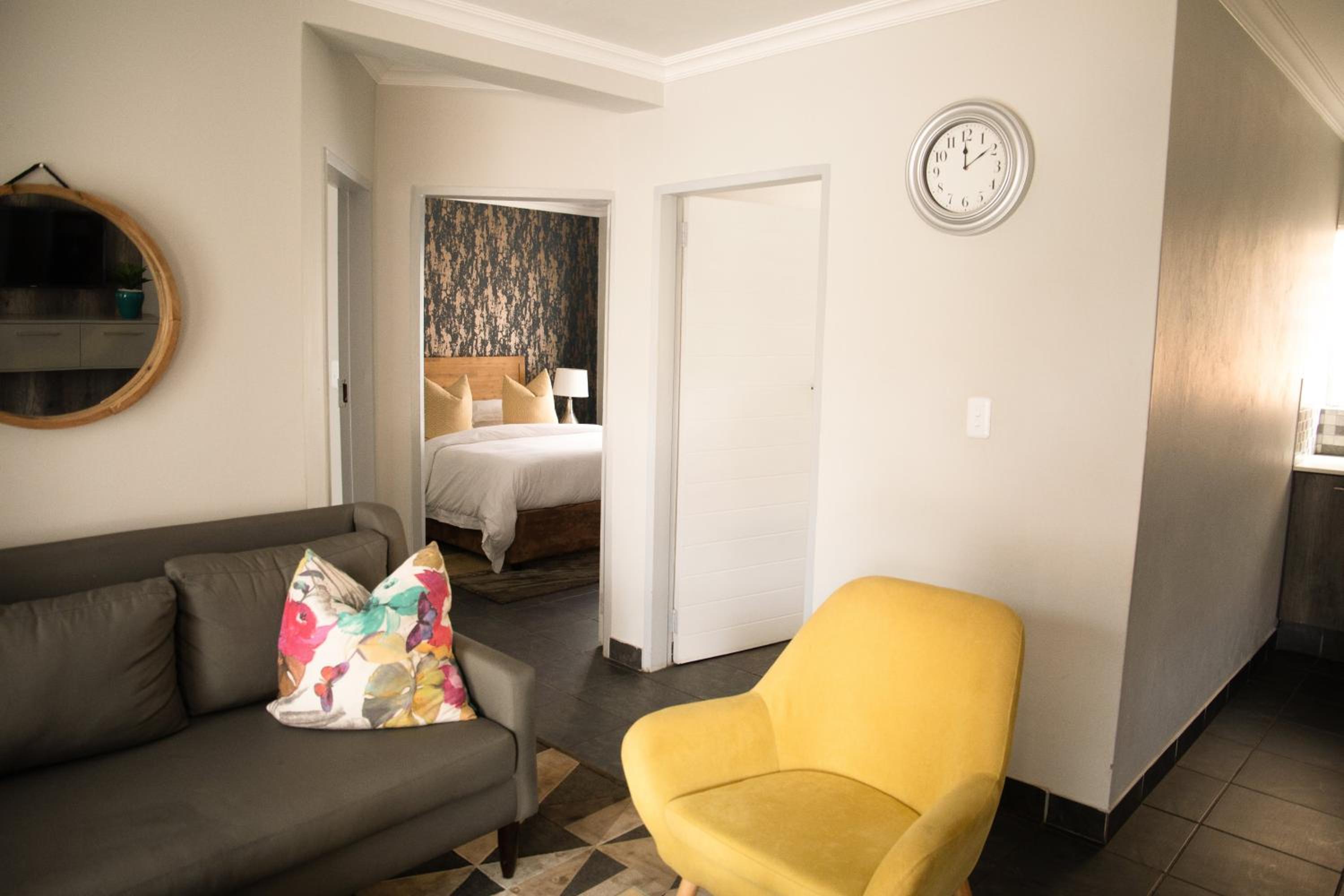 Queen Suite photo 3