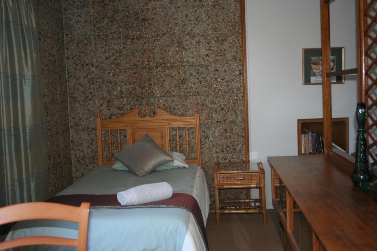 Family Room with Balcony photo 3