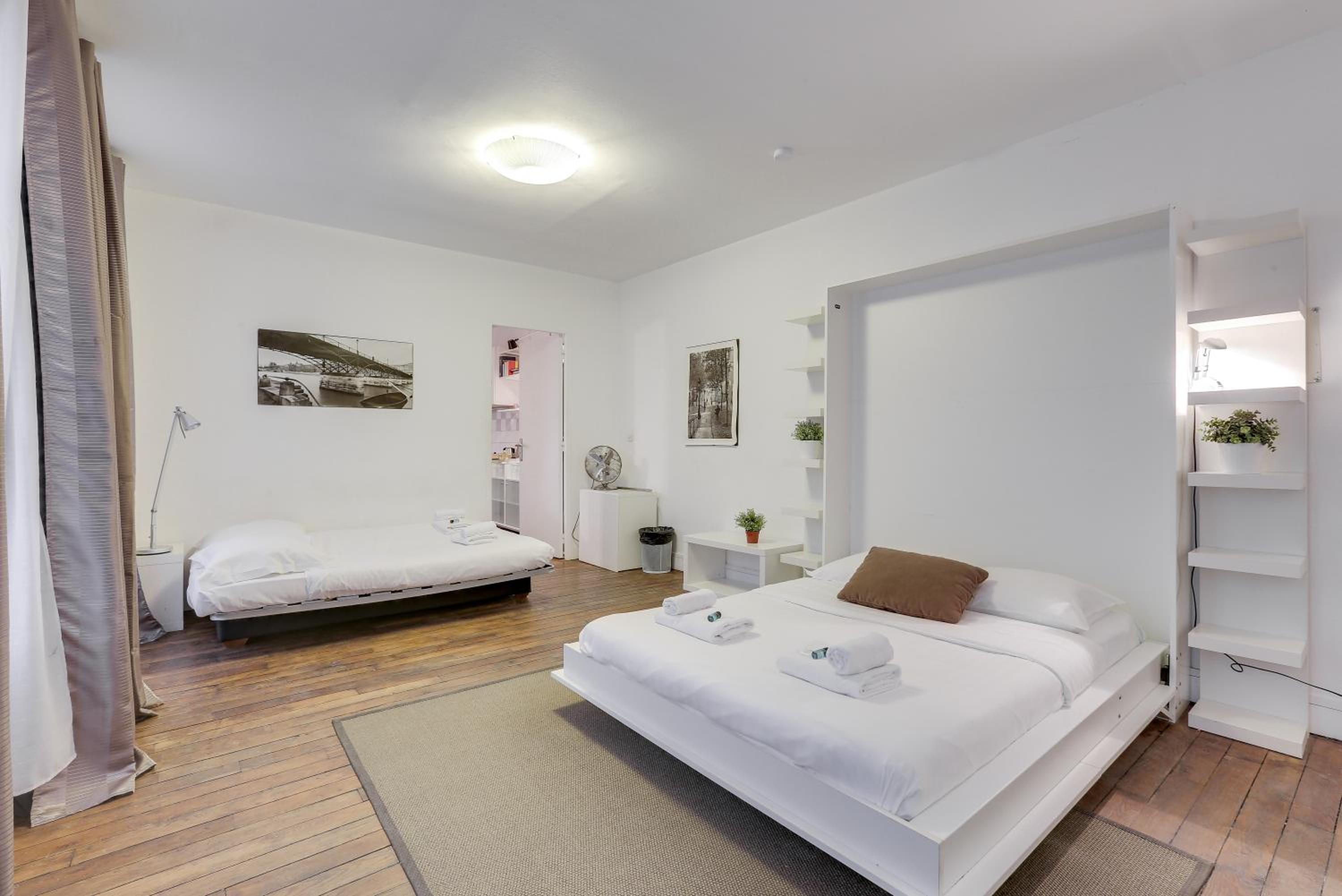 One-Bedroom Apartment photo 2