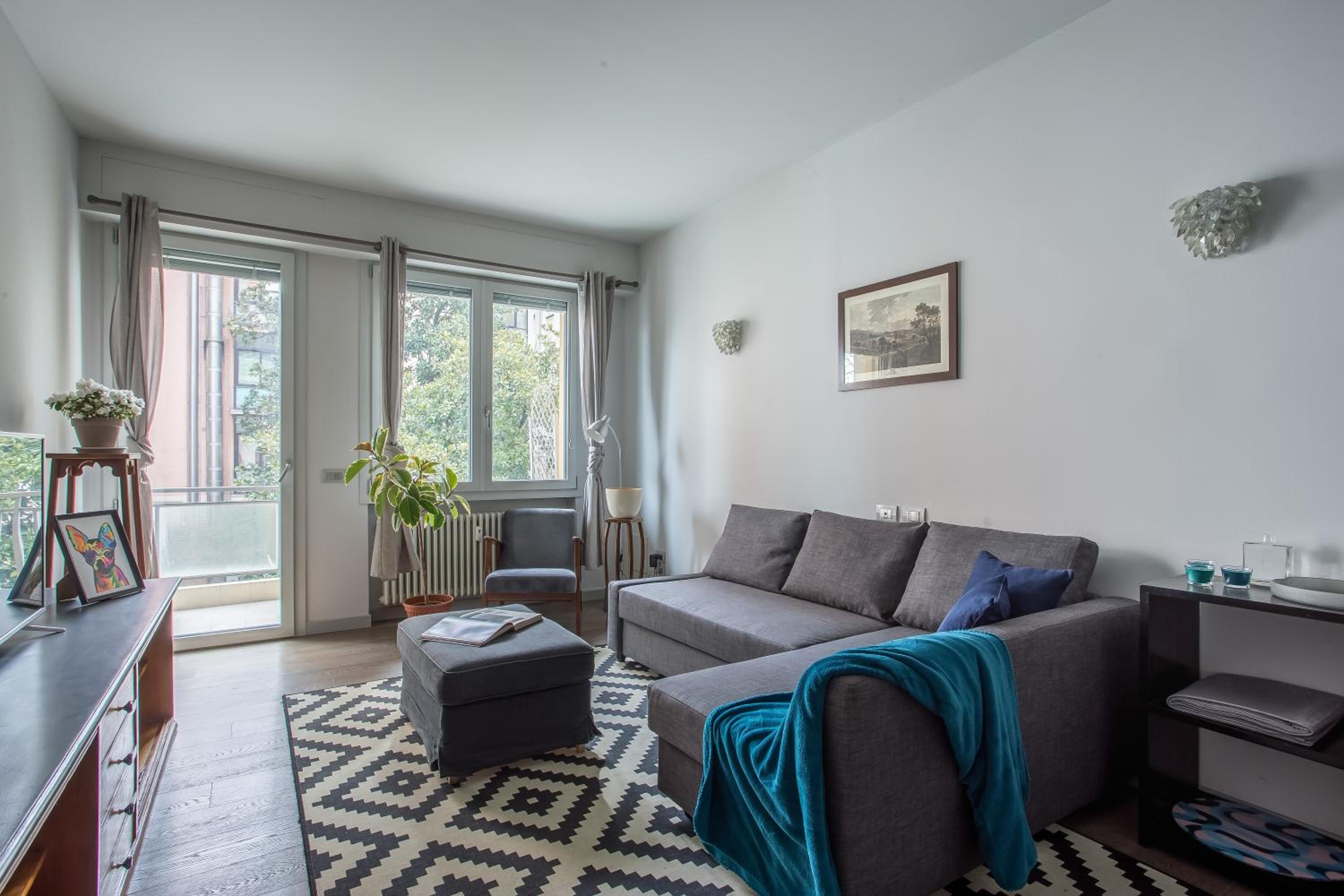 One-Bedroom Apartment photo 1