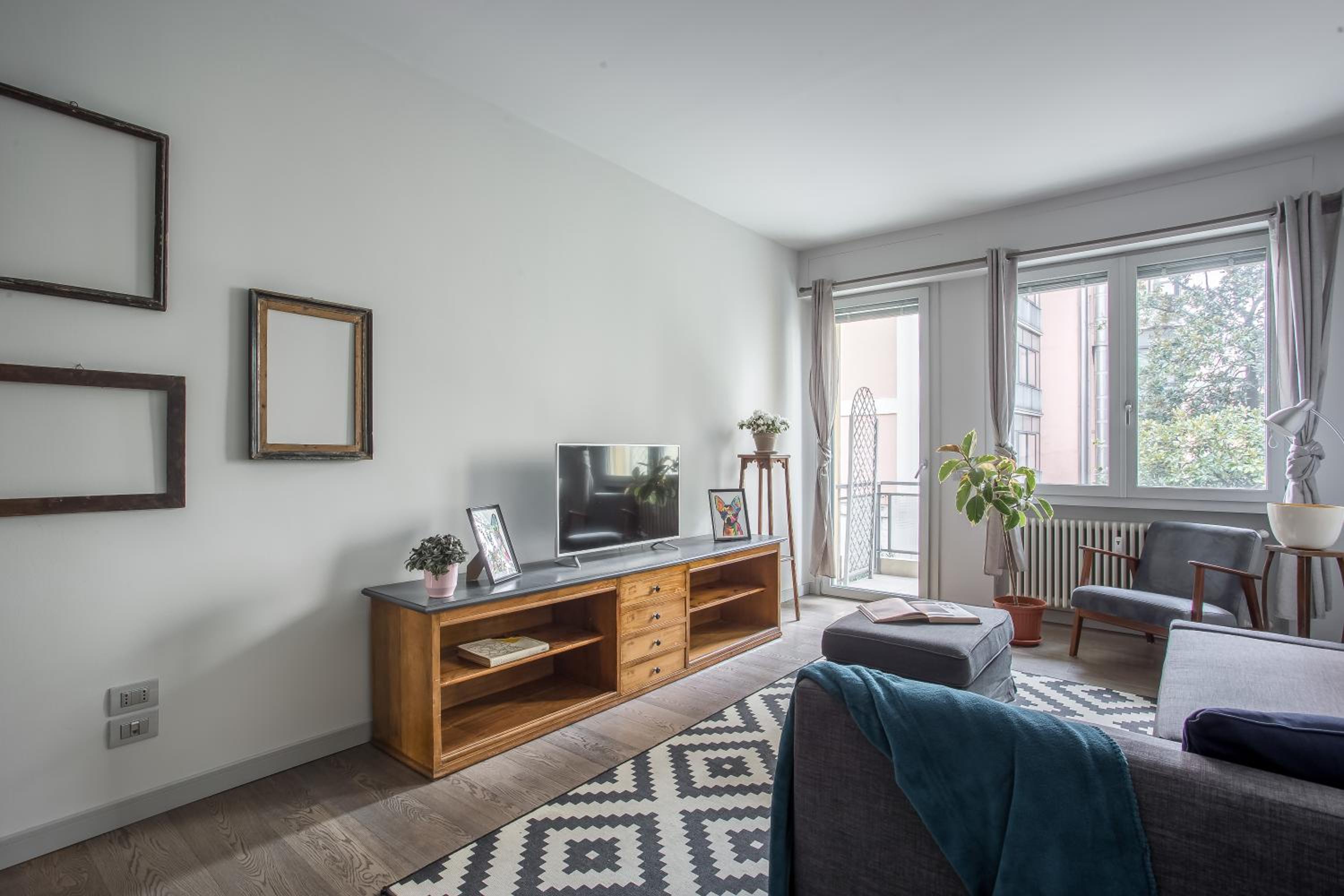 One-Bedroom Apartment photo 2