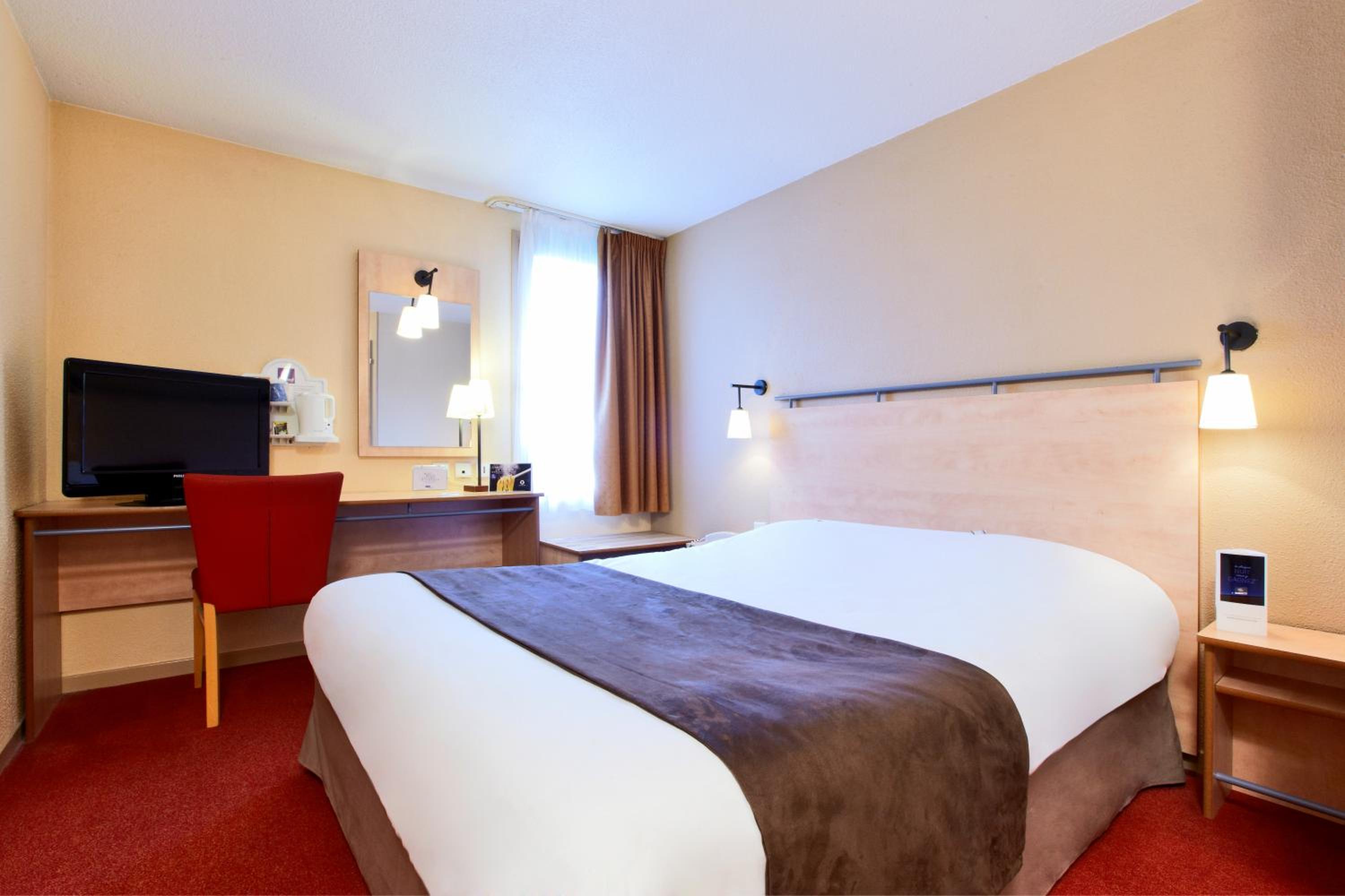 Triple Room (1 Double Bed + 1 Single Bed) - Photo 1