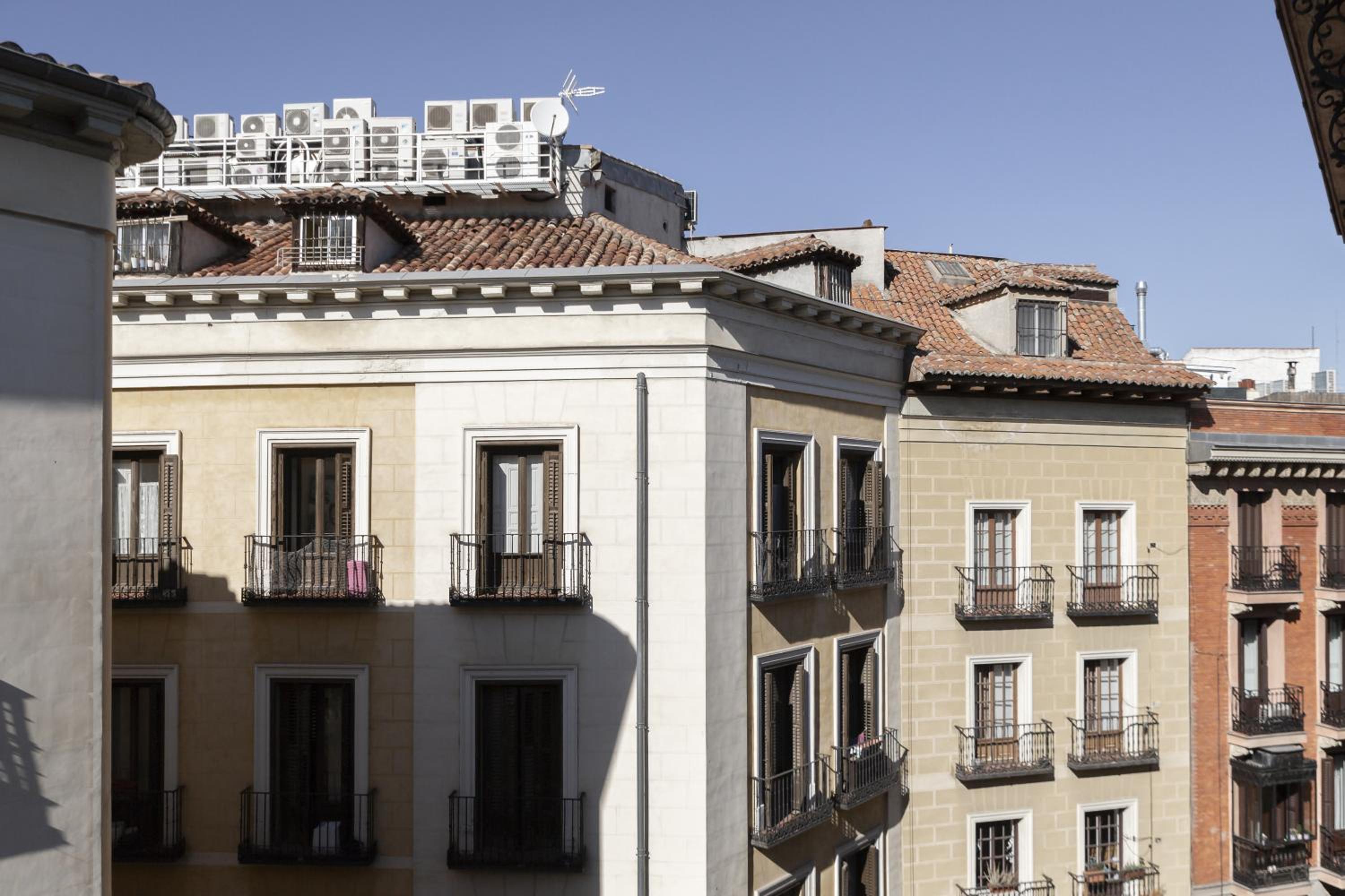 Superior Double Room with Balcony - Photo 7