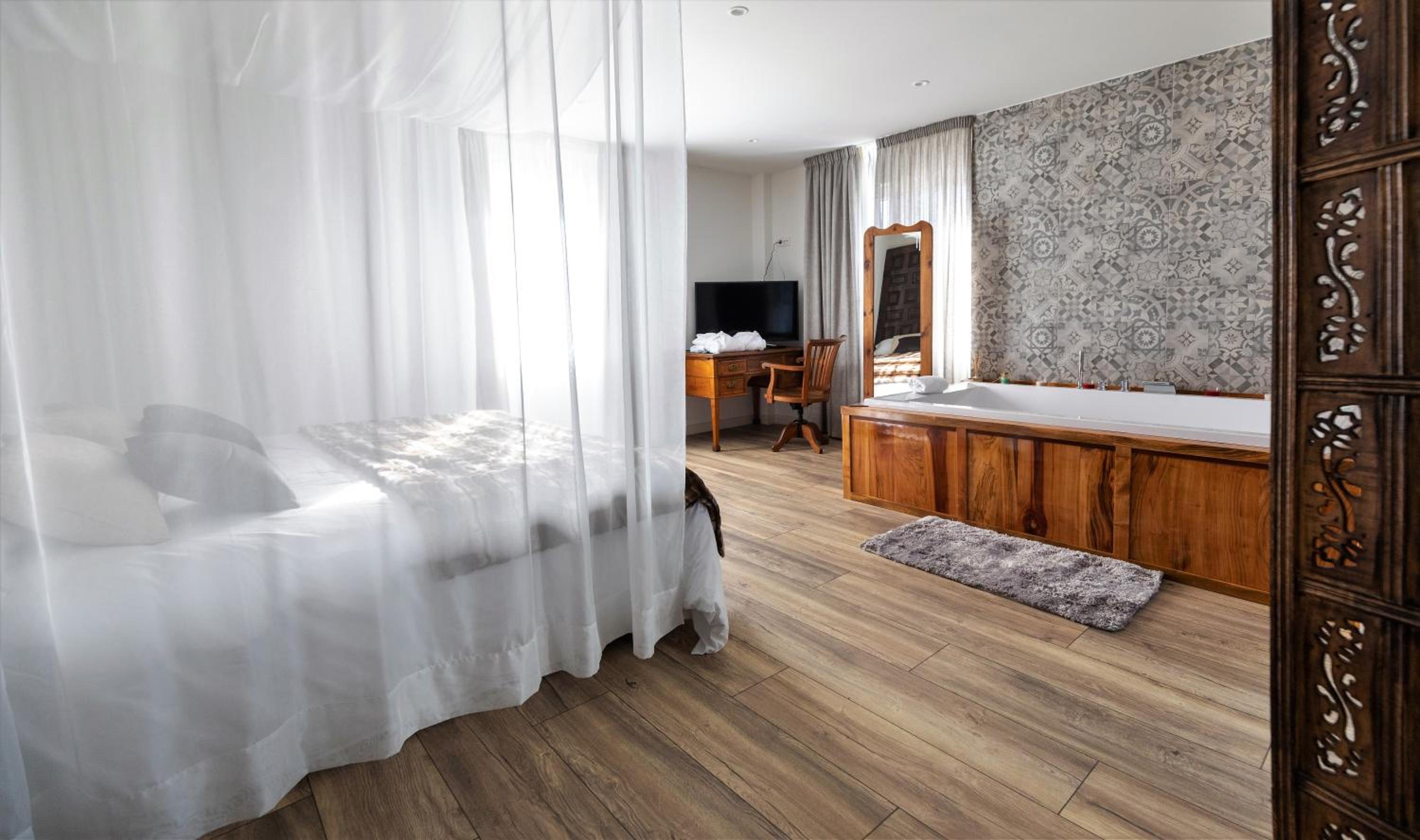 Deluxe Suite - Photo 4