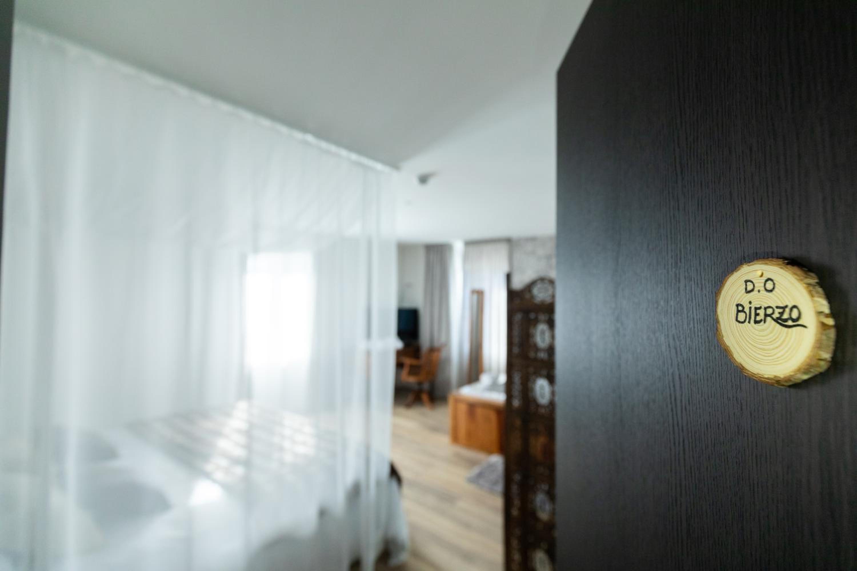 Deluxe Suite - Photo 5