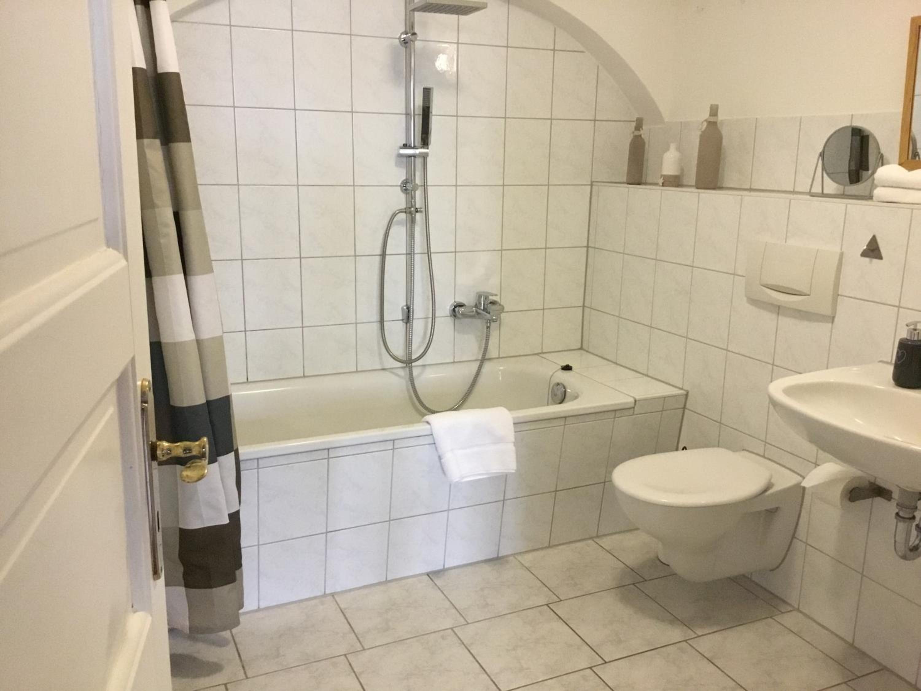 Family Room with Bathroom - Photo 2