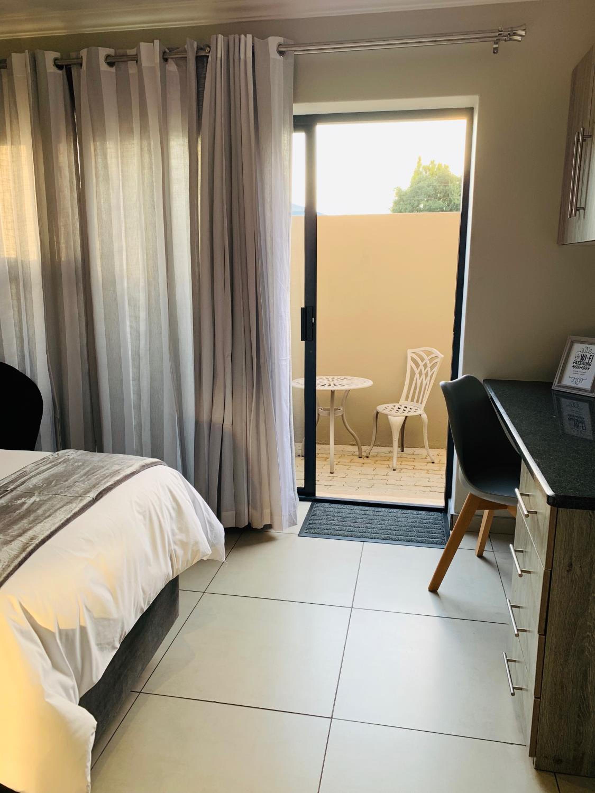 Deluxe Double or Twin Room - Photo 5