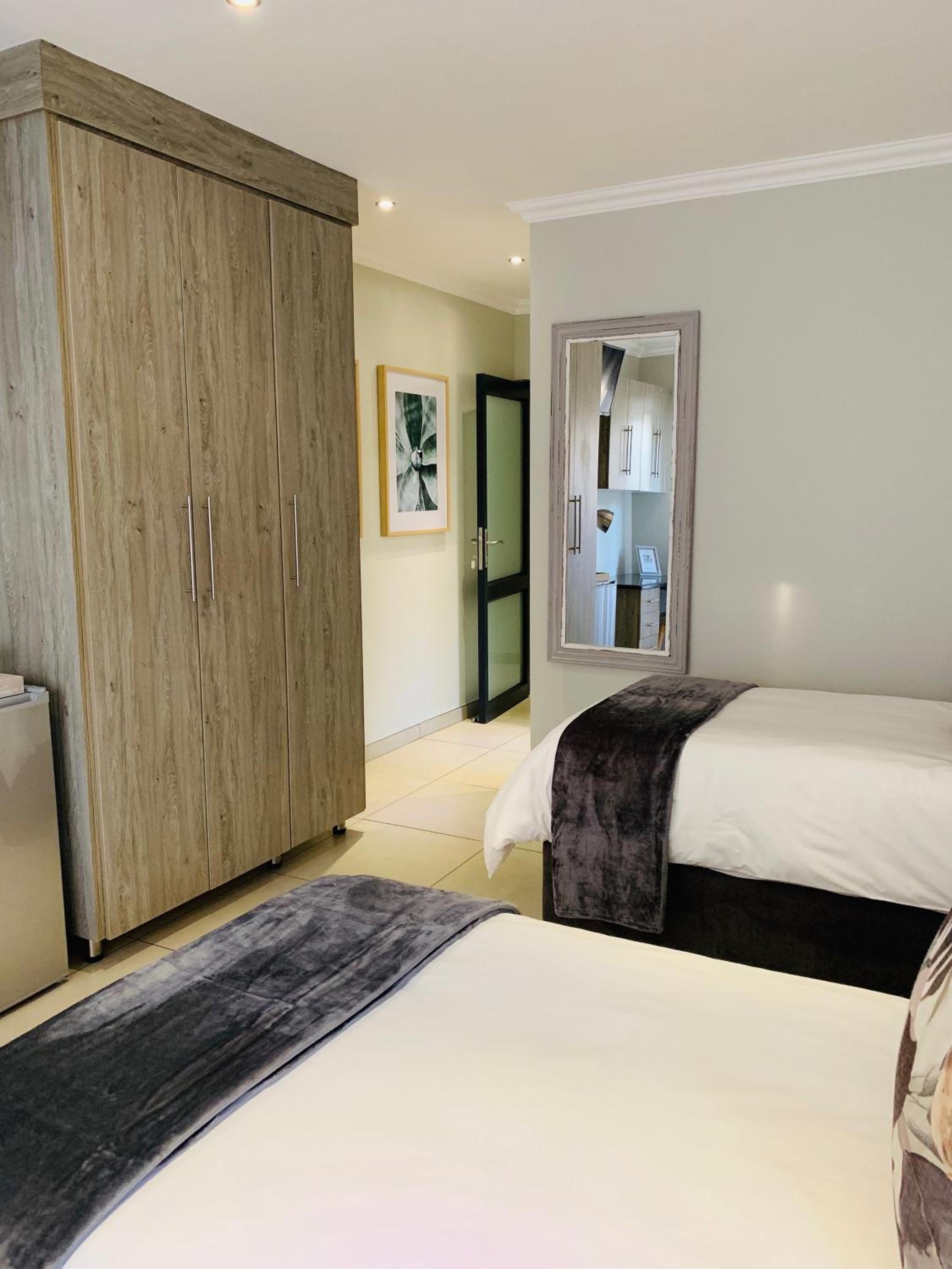 Deluxe Double or Twin Room - Photo 6