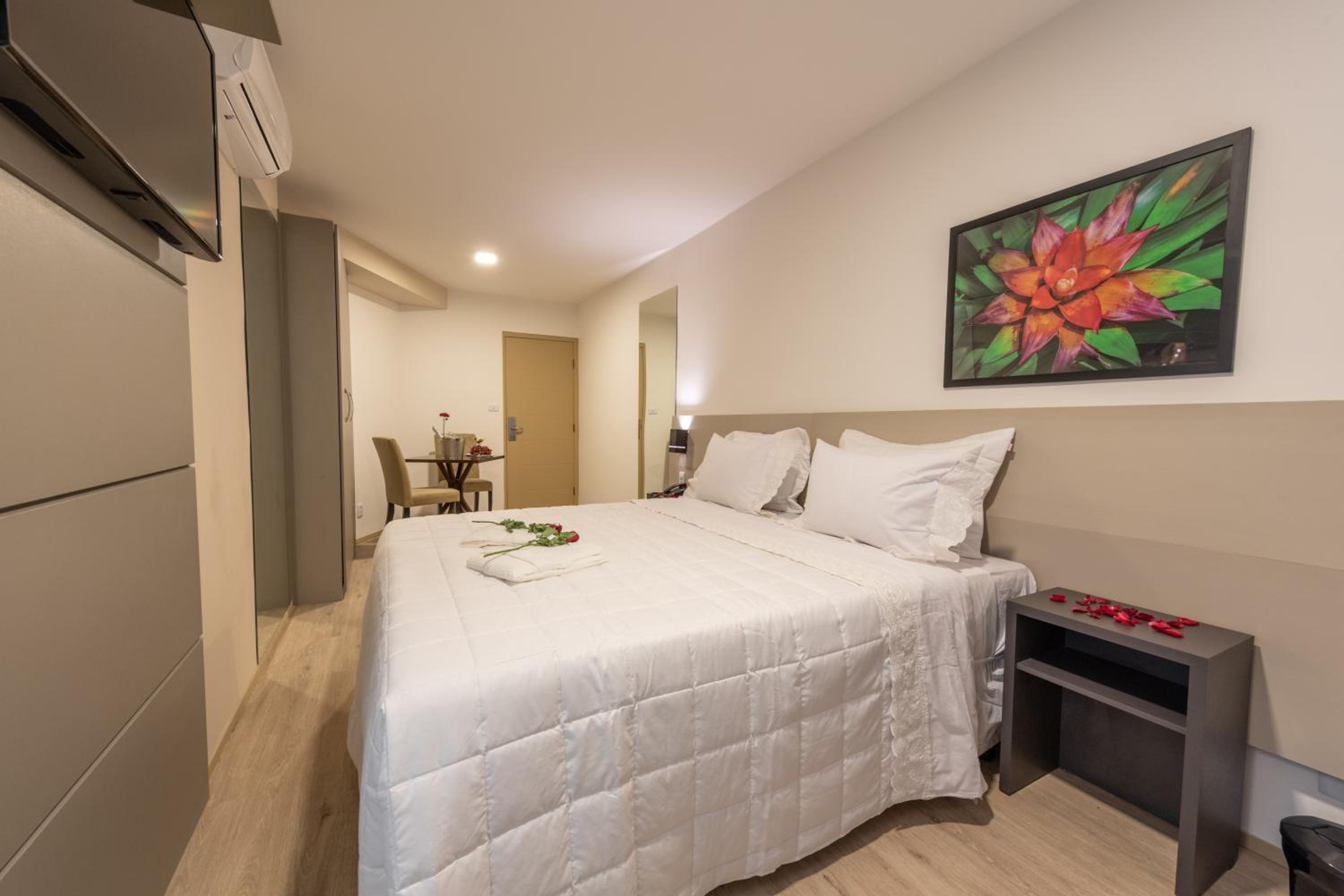 Double Room with Spa Bath photo 1