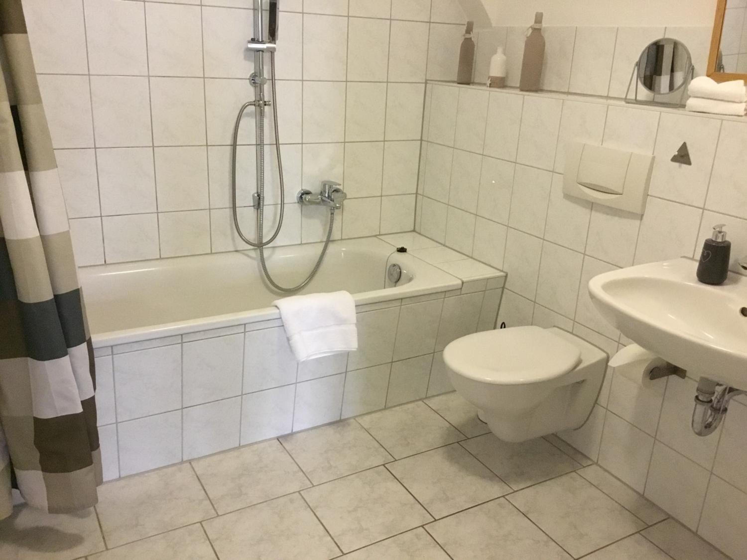Family Room with Bathroom - Photo 4