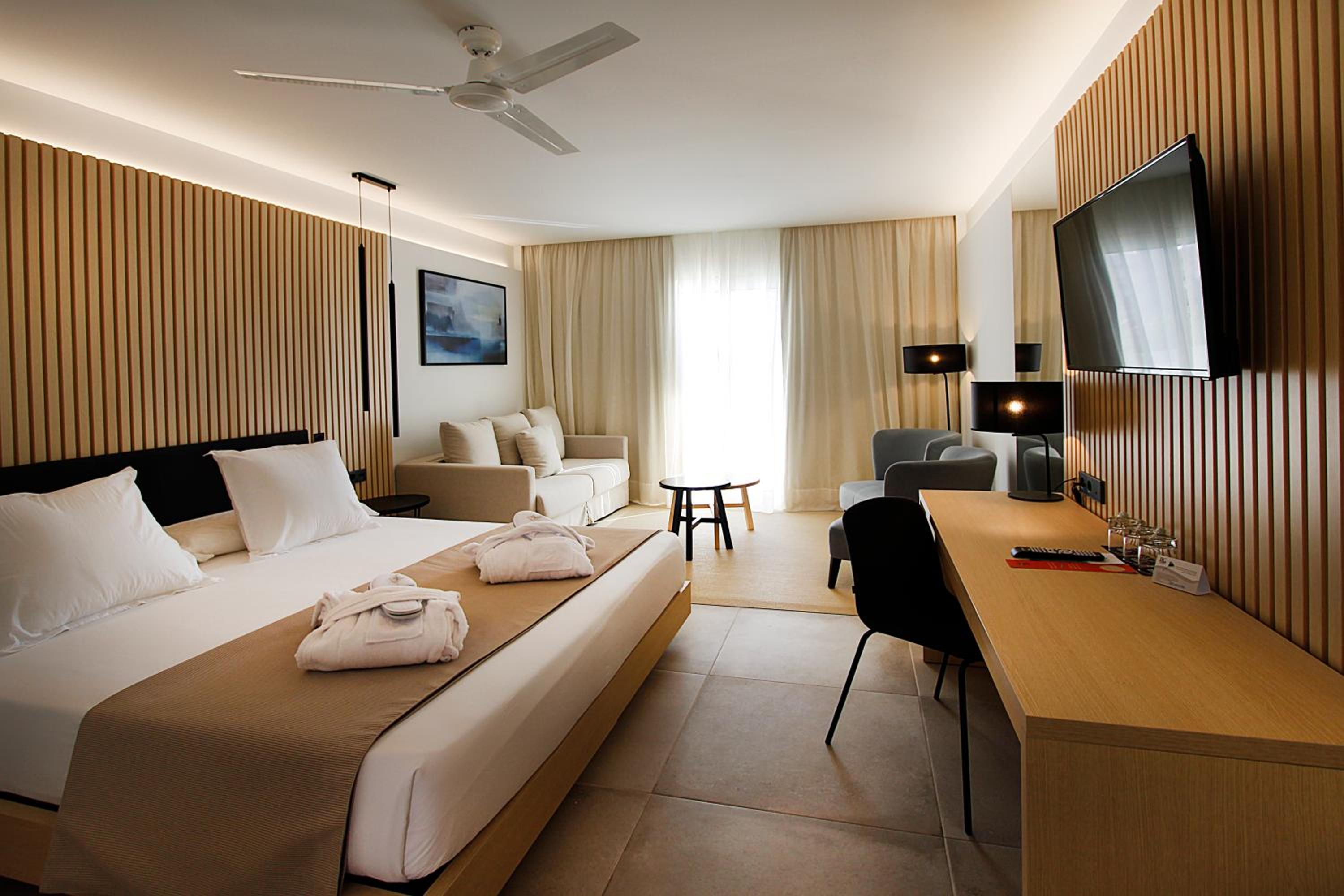 Suite Junior con Balcón (3 Adultos)
