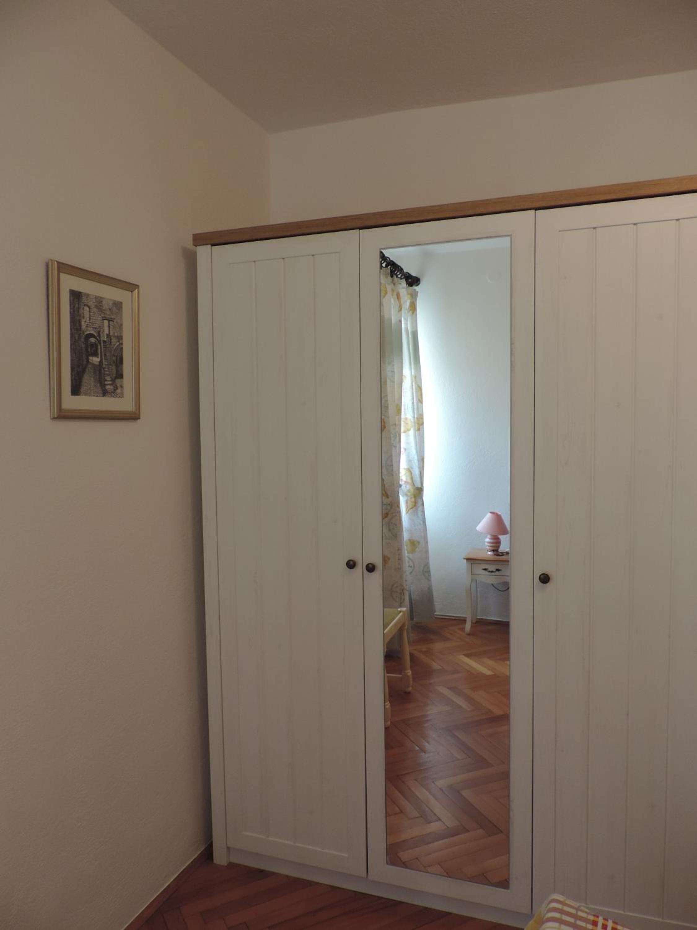 One-Bedroom Apartment - Photo 3