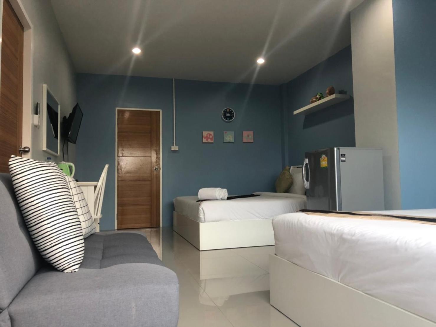 Quadruple Room with Private Bathroom photo 2