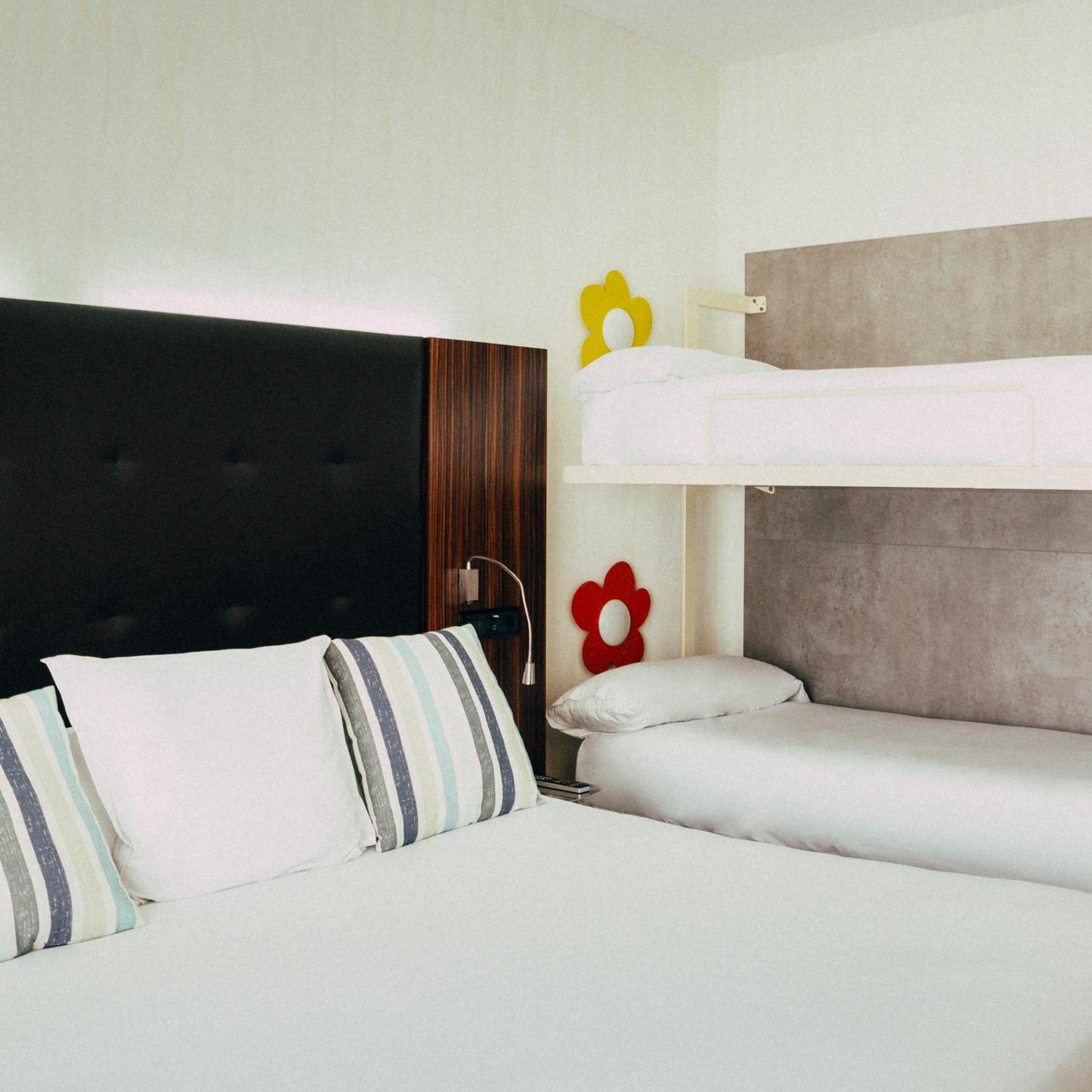 Quadruple Room with Sea View  - Photo 2