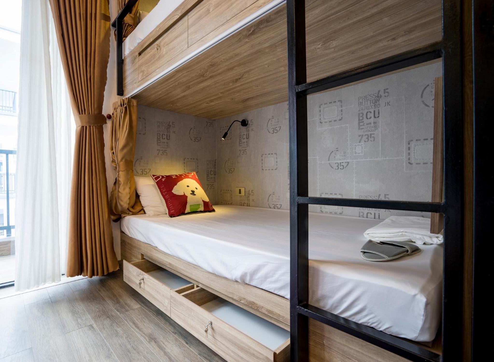 Bed in 8-Bed Dormitory Room photo 1