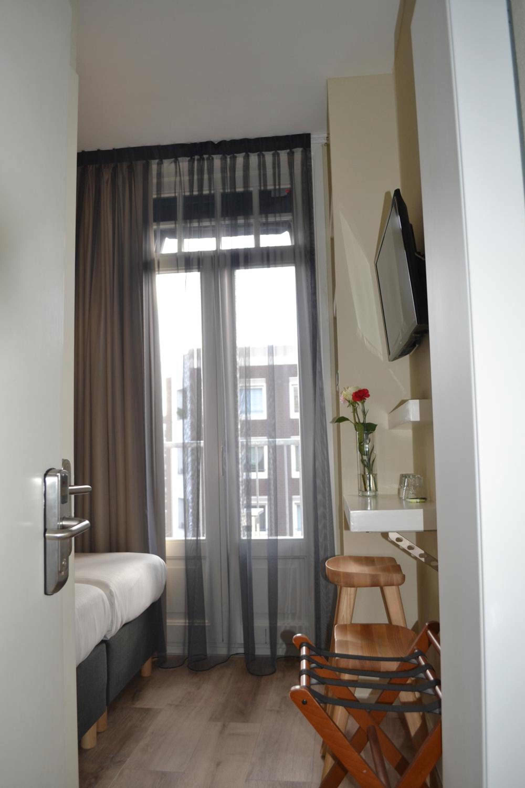 Small Twin Room with balcony photo 3