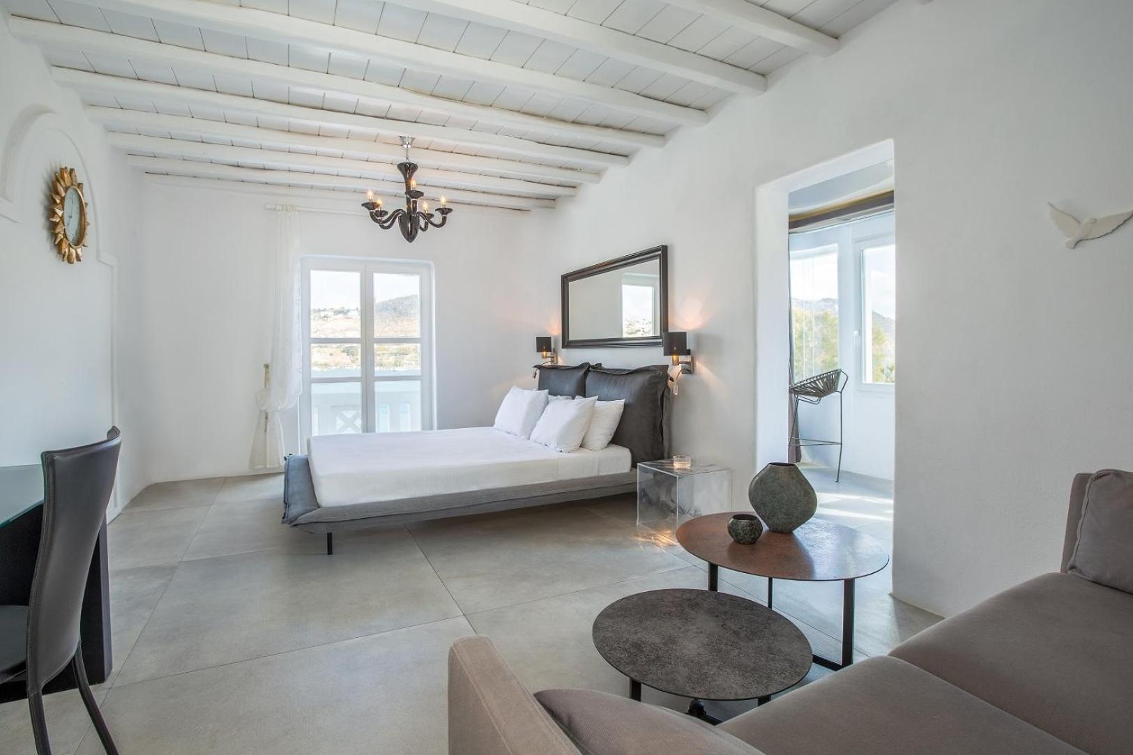 Deluxe Suite with Sea View - Photo 1