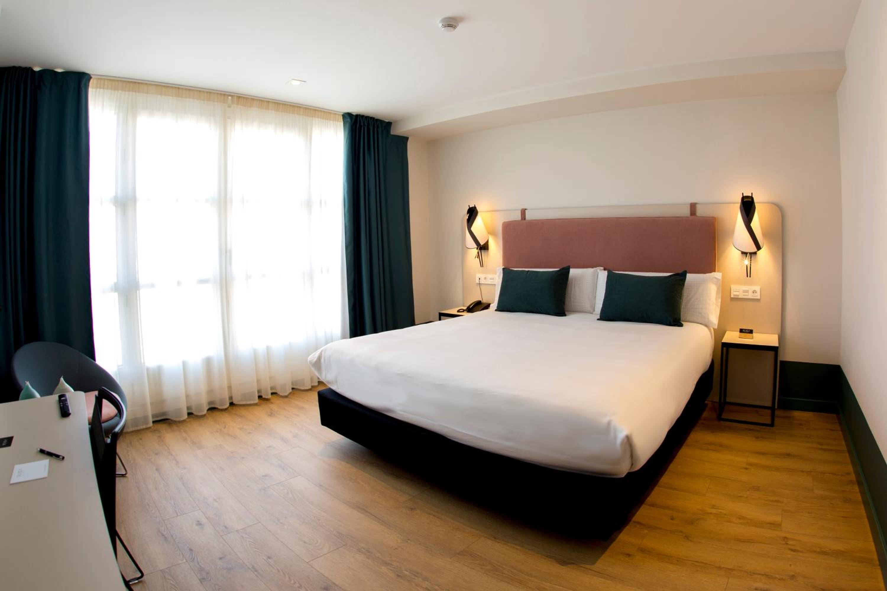 Deluxe King Room - Photo 1