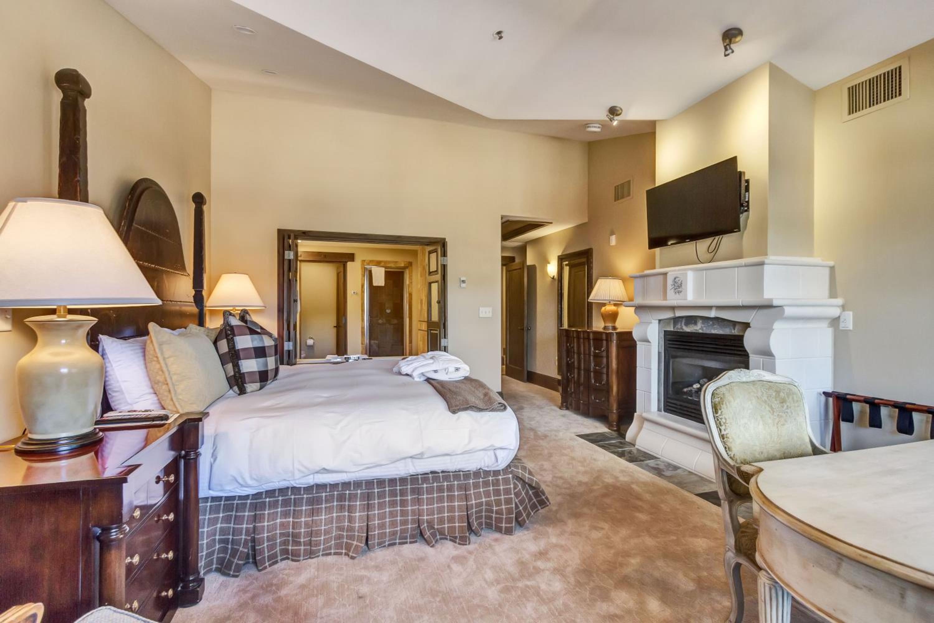 Three Bedroom Suite - Photo 18