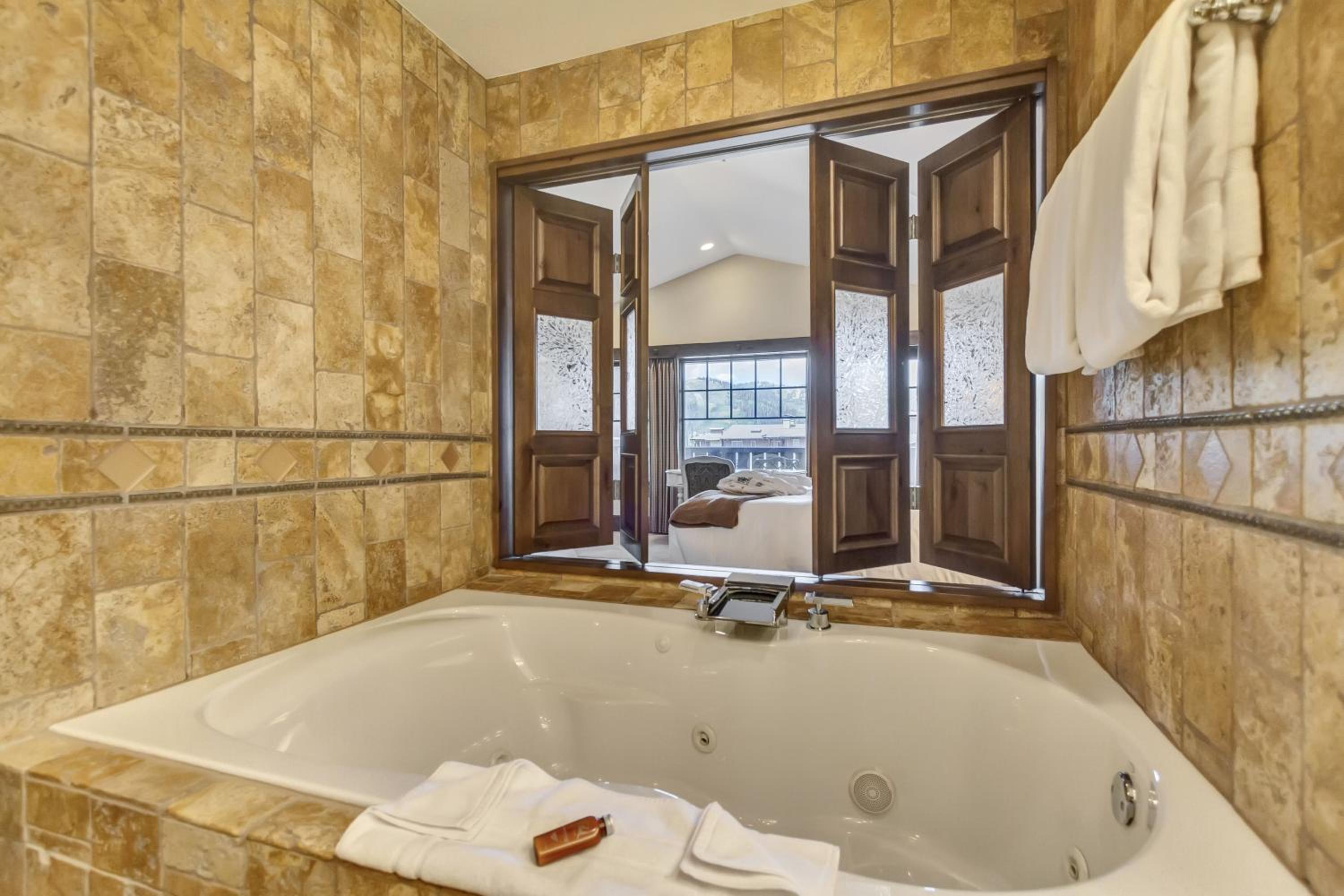 Three Bedroom Suite - Photo 3