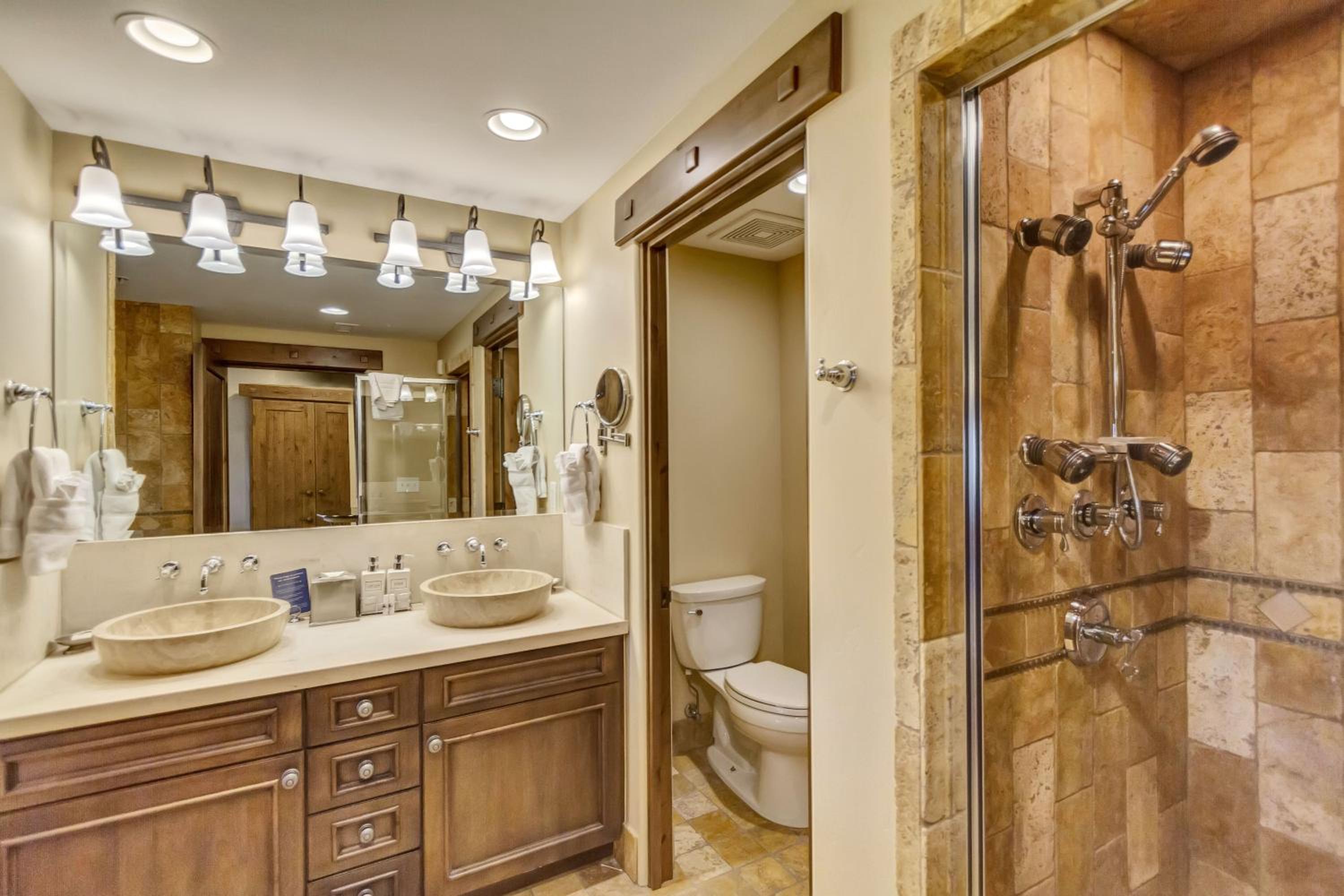 Three Bedroom Suite - Photo 2