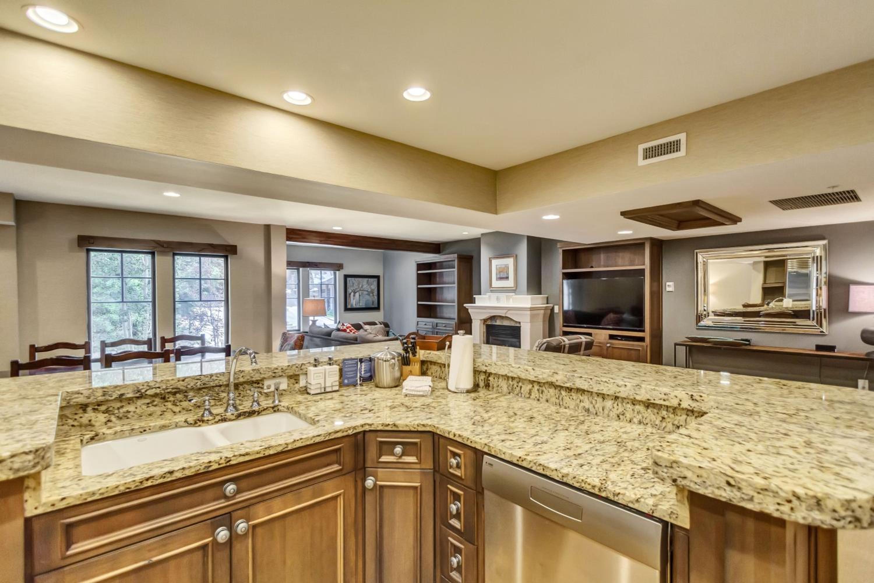 Three Bedroom Suite - Photo 21